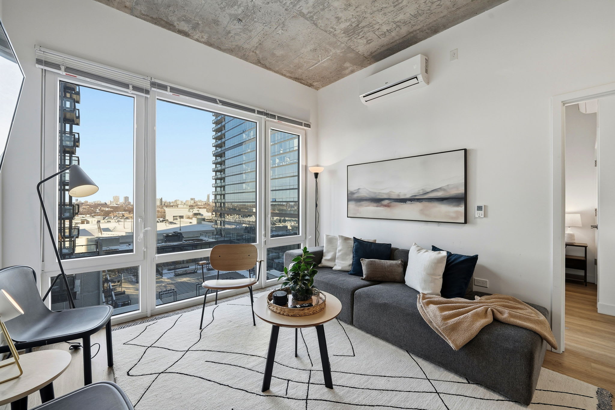 ENVITAE Hotel, 4BR Luxury Modern Apartments — Chicago, IL — vacation rental