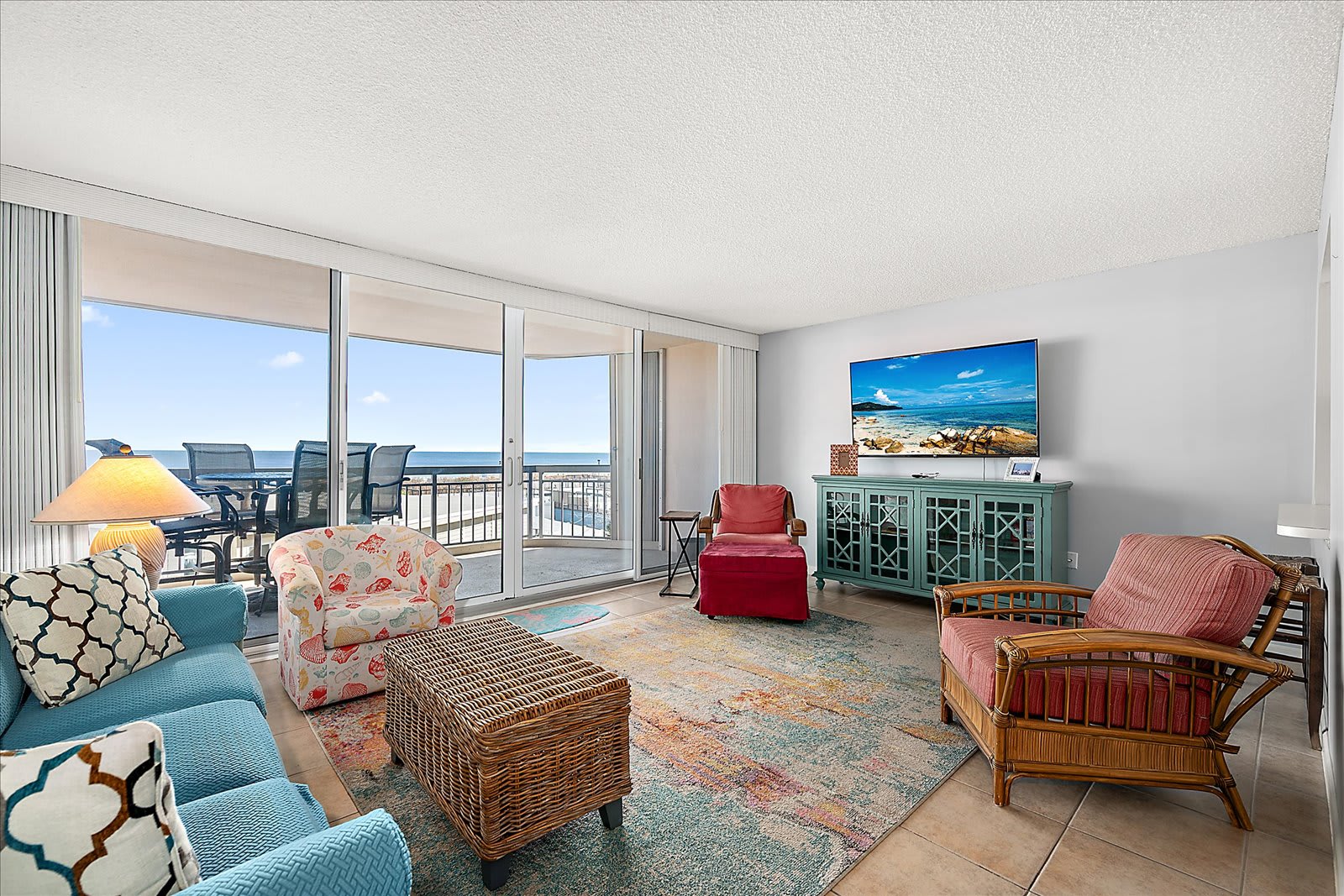 Beachfront Condo with Great Space and Outdoor Pool | Photo 2