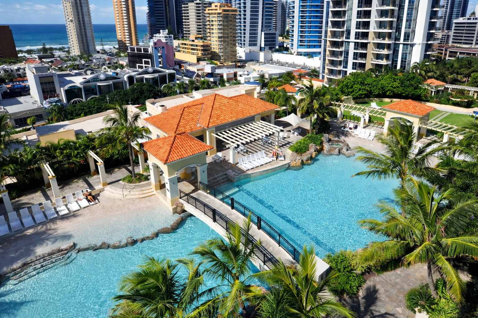 L17 Small Studio Suite 2 Beds Pool Spa — Surfers Paradise, Queensland — vacation rental