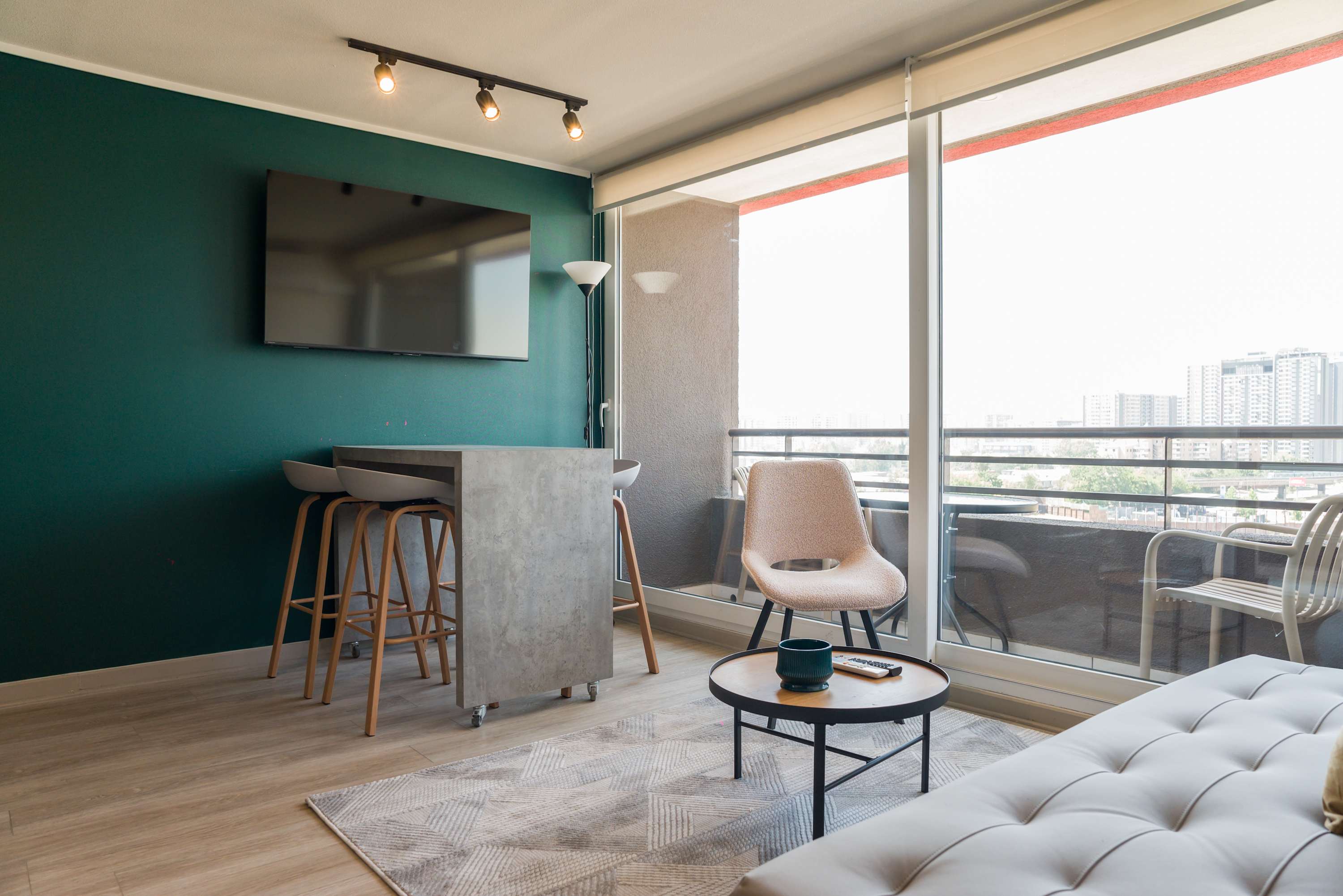 Bright and modern living space with city views, perfect for relaxation and entertainment.
