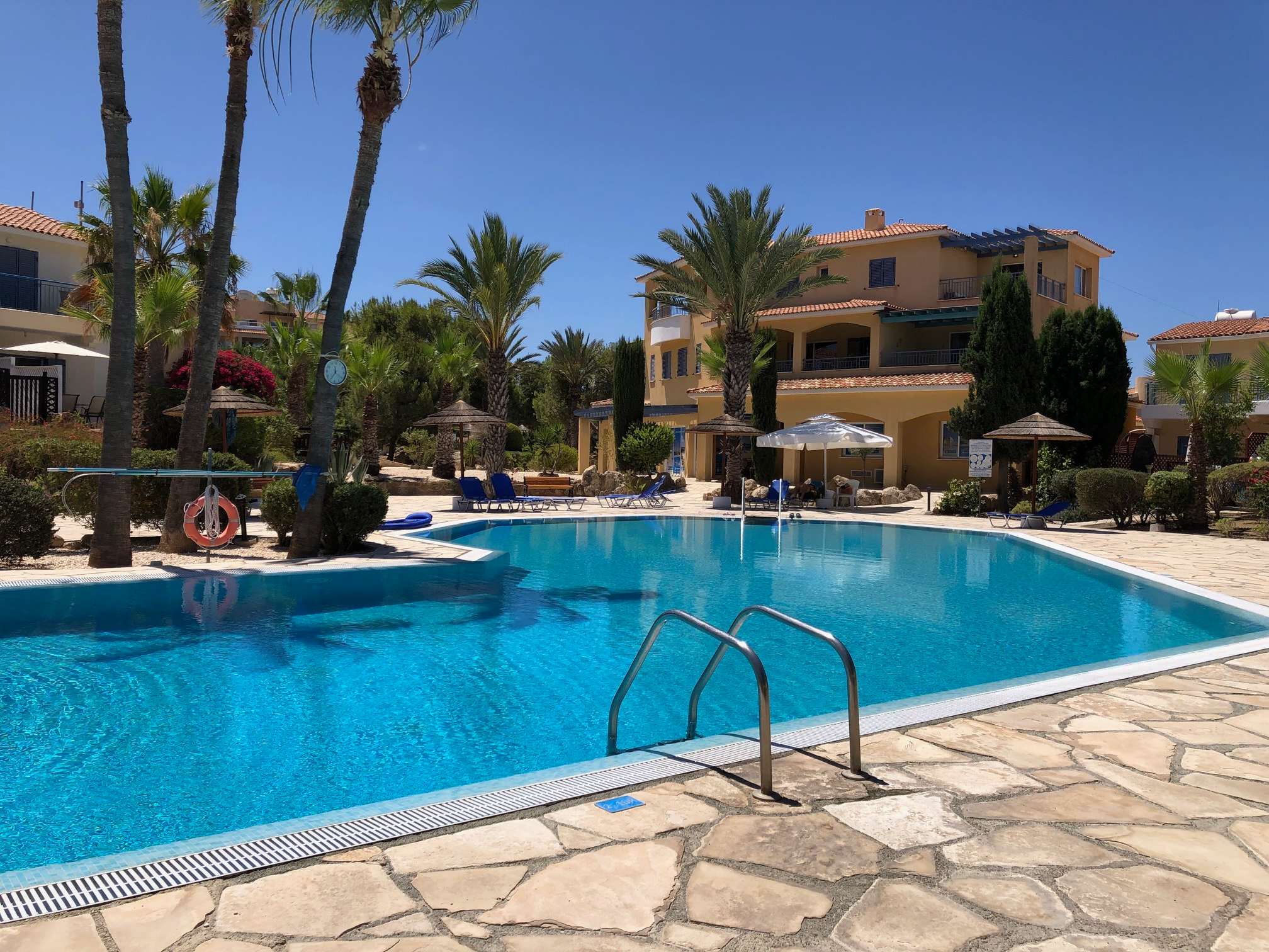 Regina Gardens - Spacious 2BR With Sea Views, Large Patio, Pool