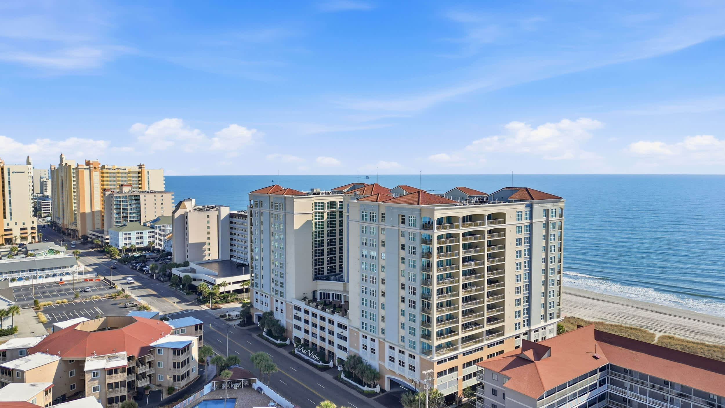 Sunny Tide at Luxe Mar Vista w Lazy River