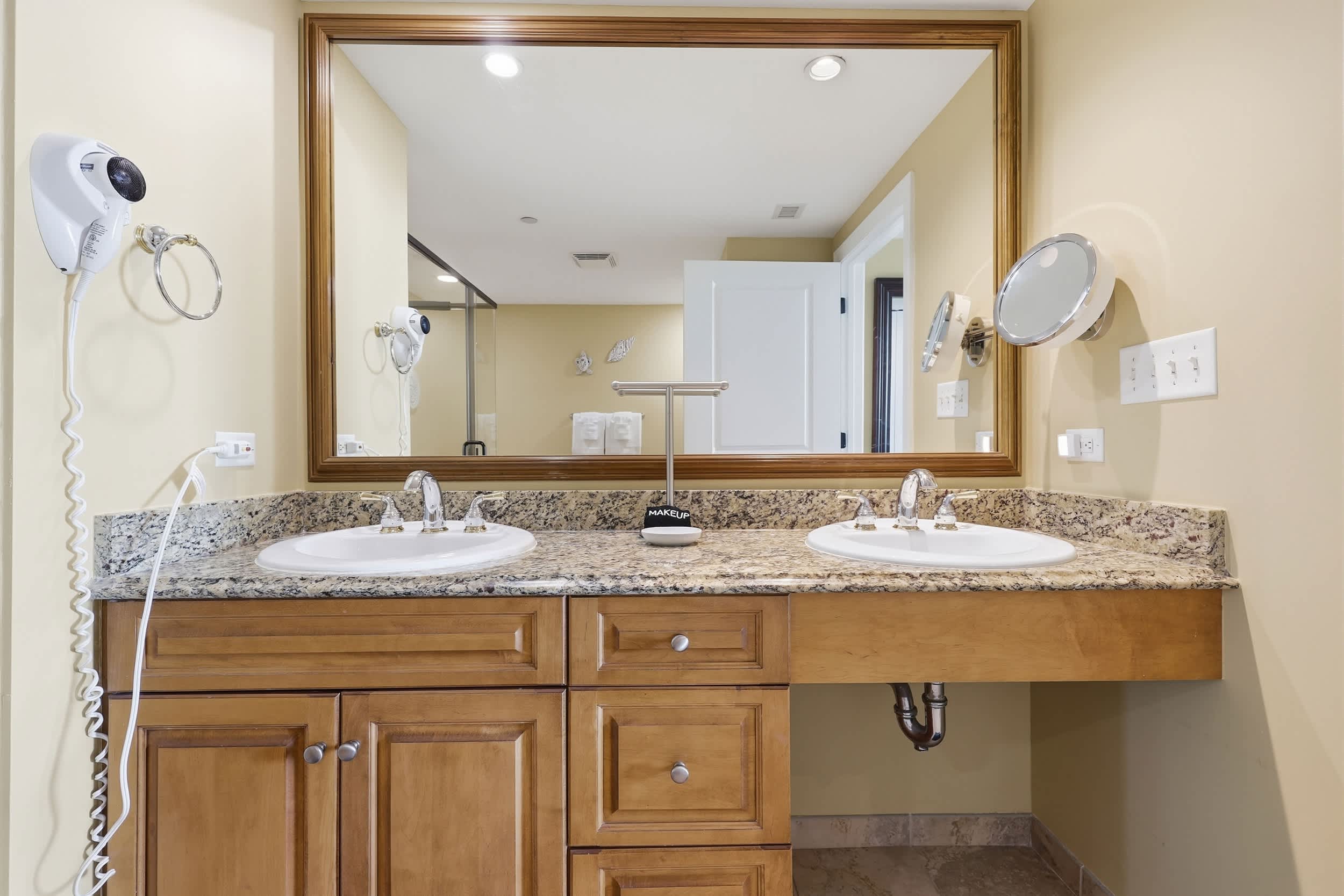 Sunny Tide at Luxe Mar Vista w Lazy River