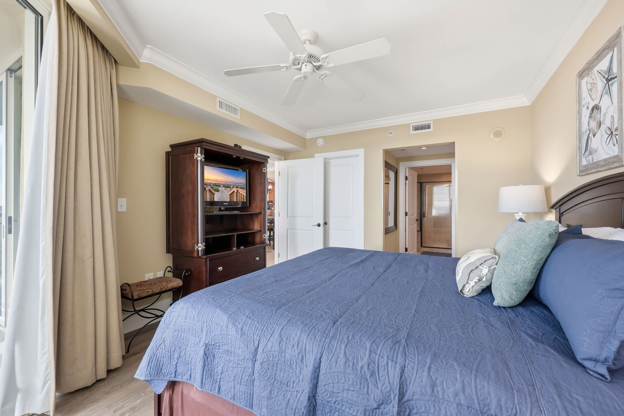 Sunny Tide at Luxe Mar Vista w Lazy River