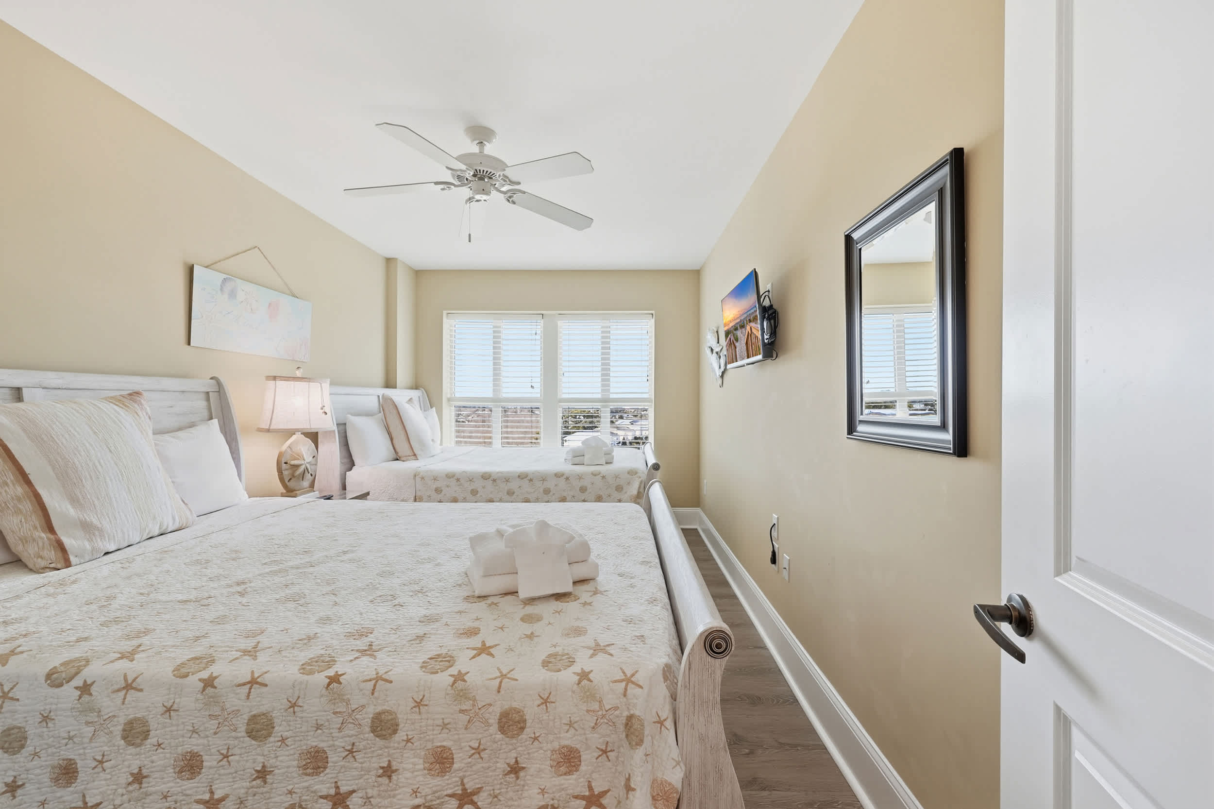 Sunny Tide at Luxe Mar Vista w Lazy River