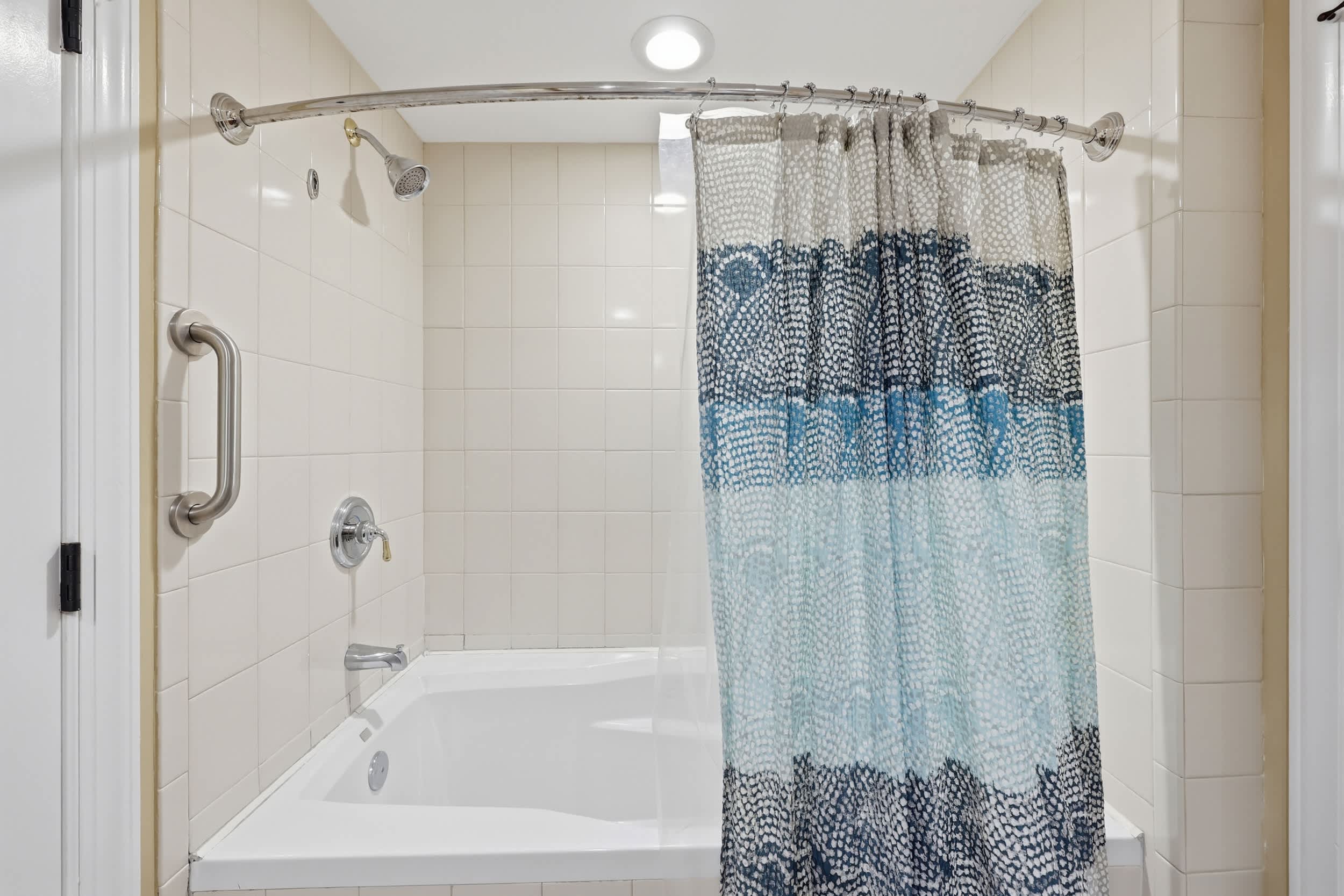 Sunny Tide at Luxe Mar Vista w Lazy River