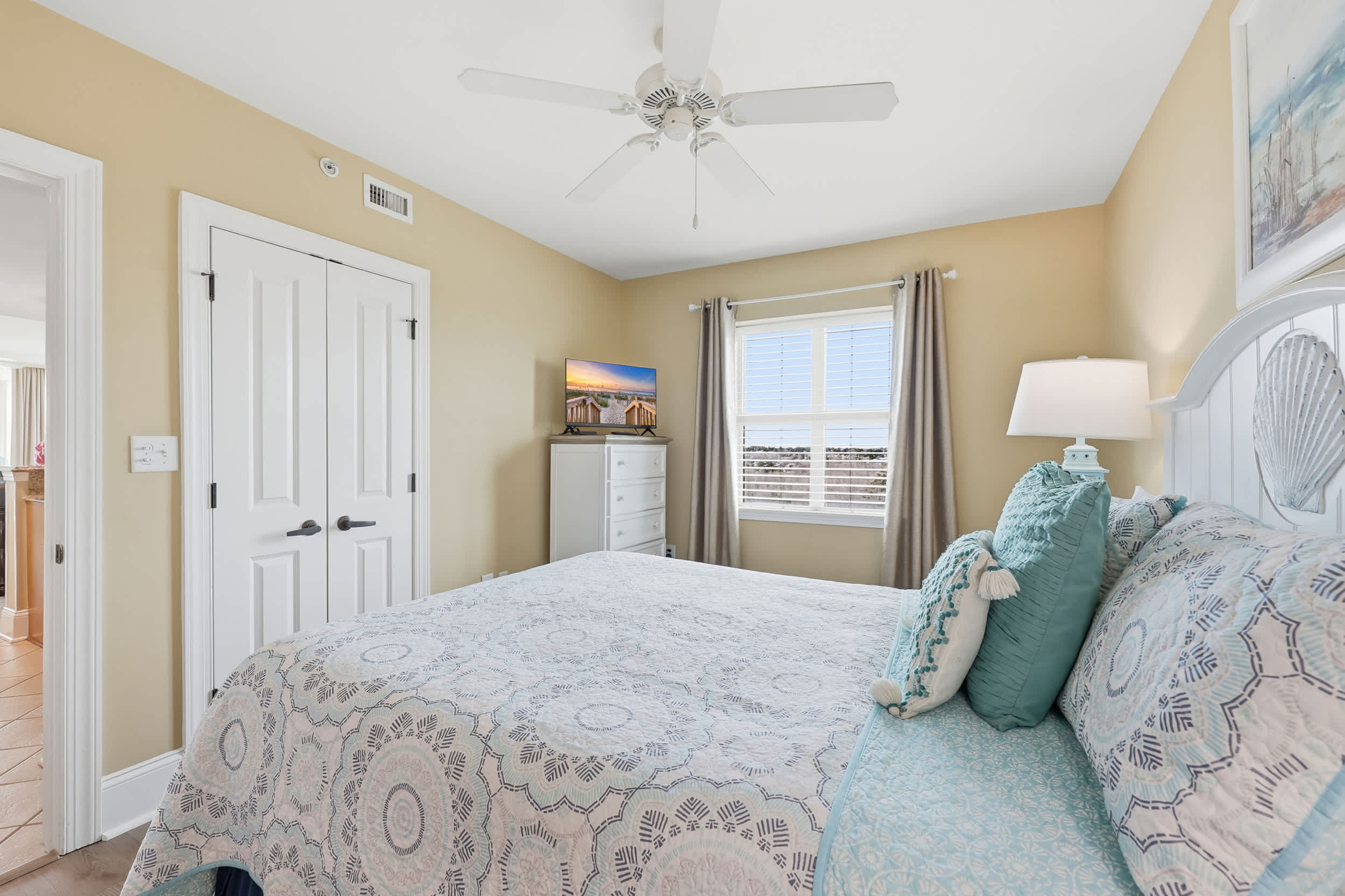 Sunny Tide at Luxe Mar Vista w Lazy River