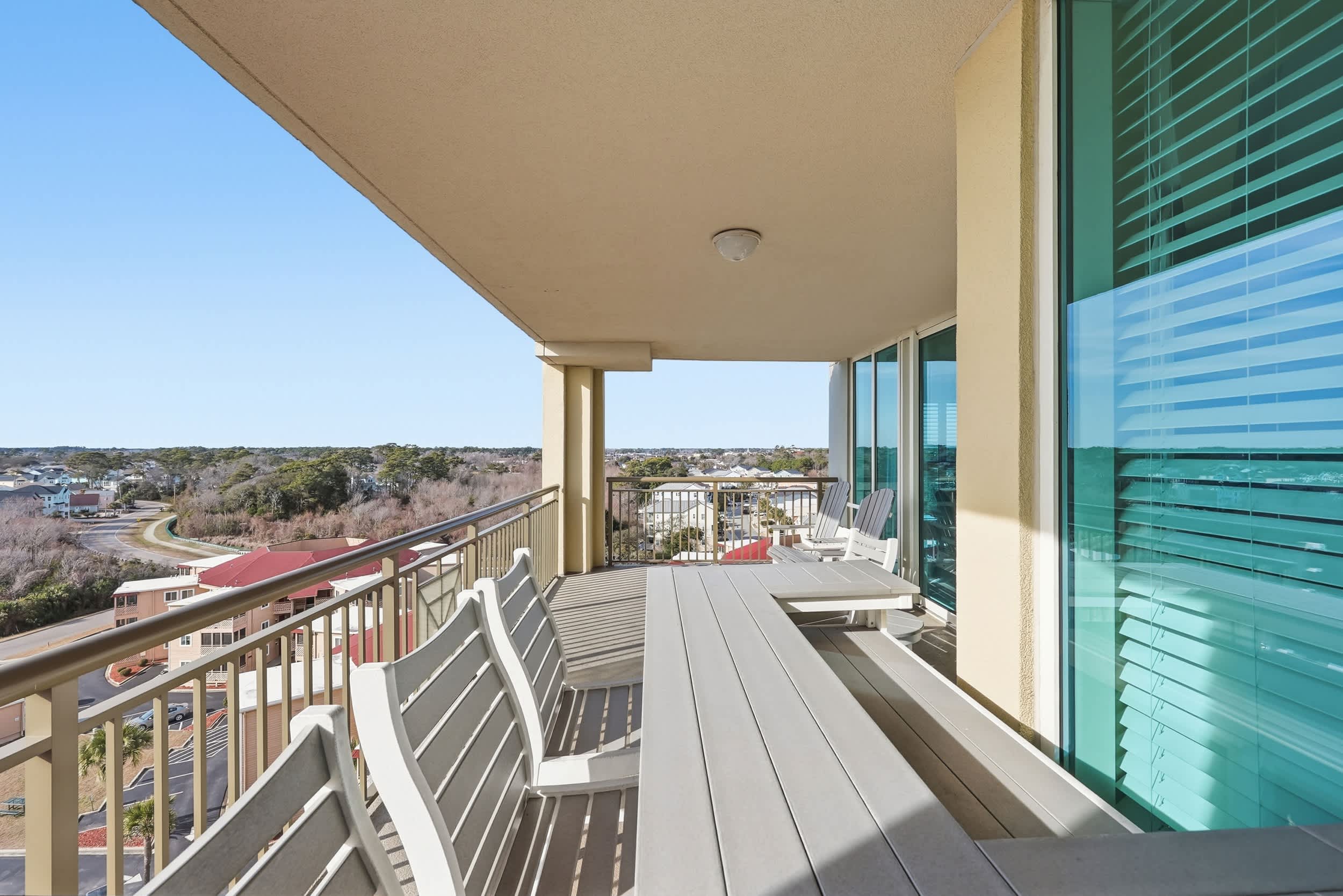 Sunny Tide at Luxe Mar Vista w Lazy River