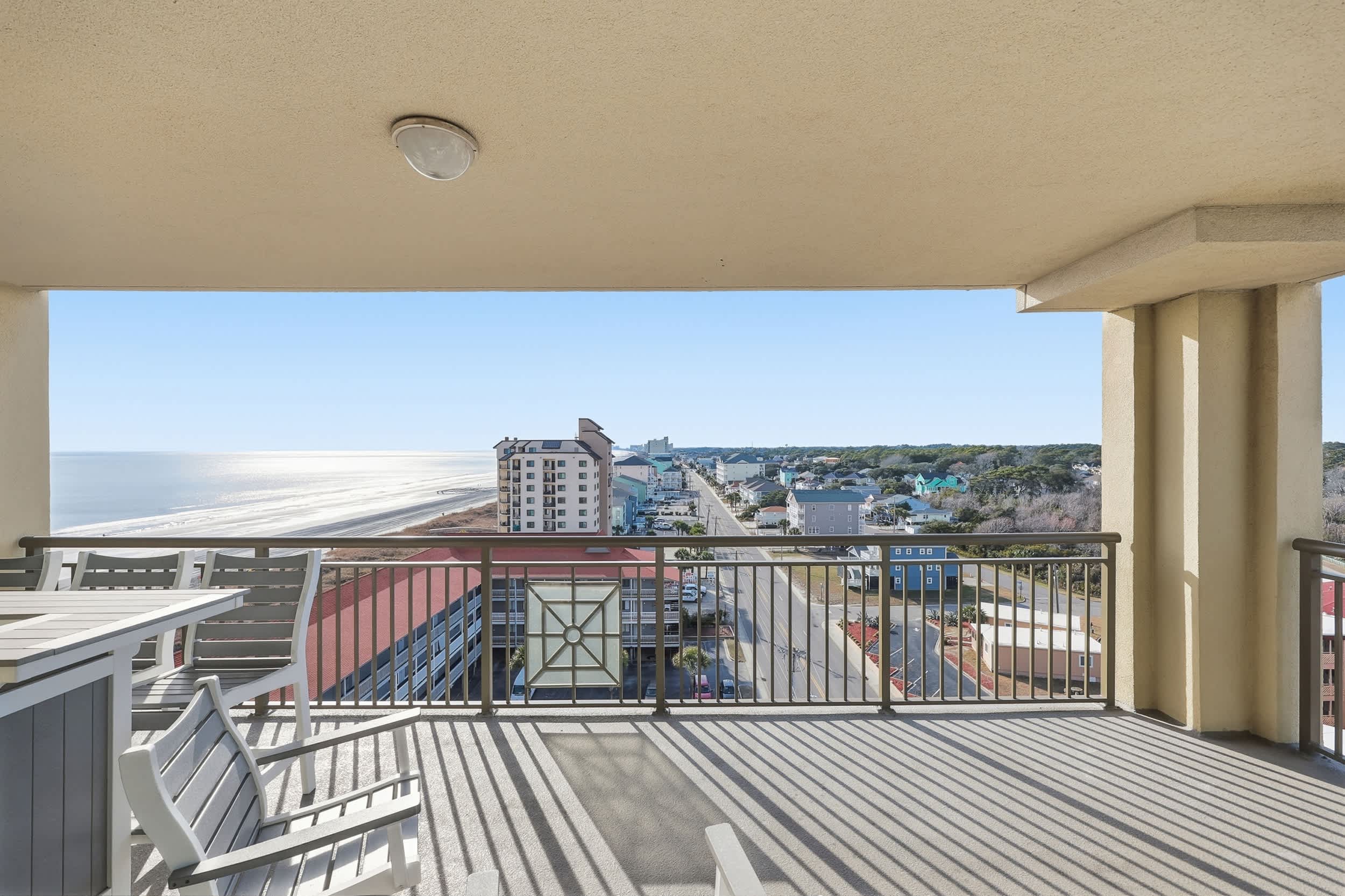 Sunny Tide at Luxe Mar Vista w Lazy River