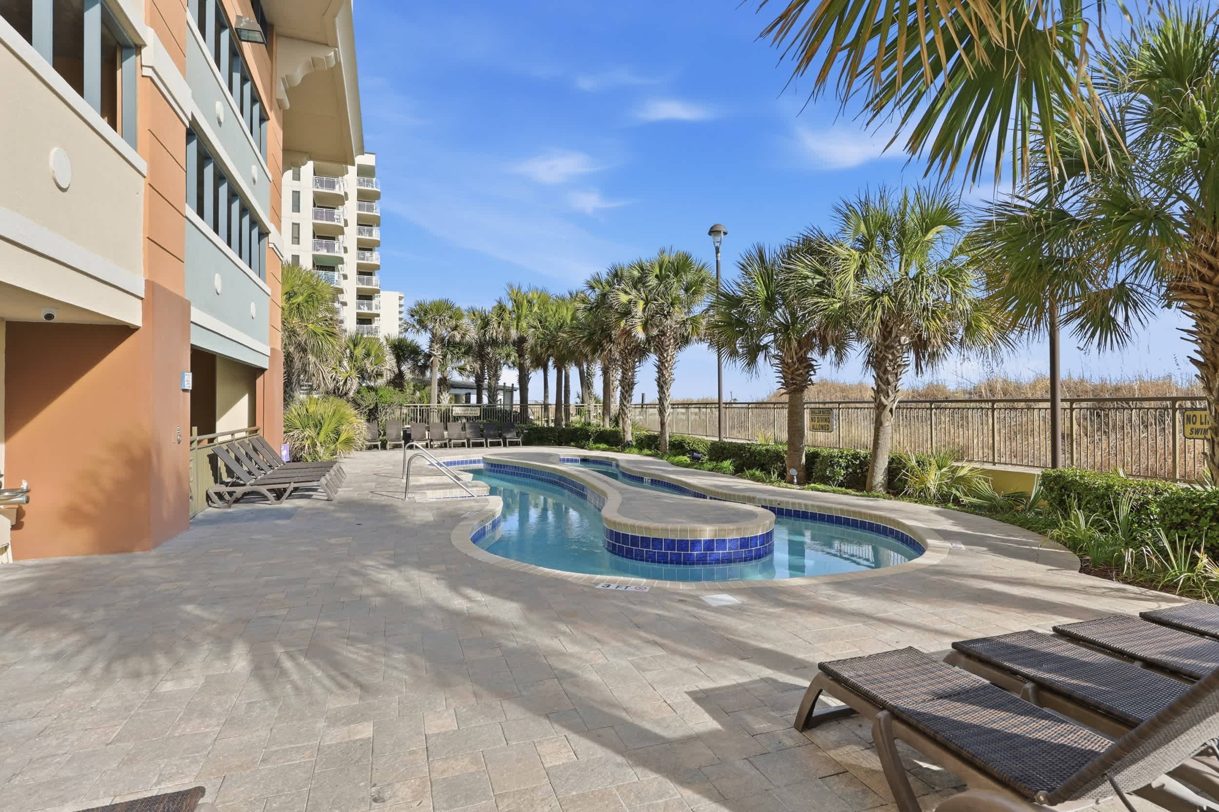 Sunny Tide at Luxe Mar Vista w Lazy River