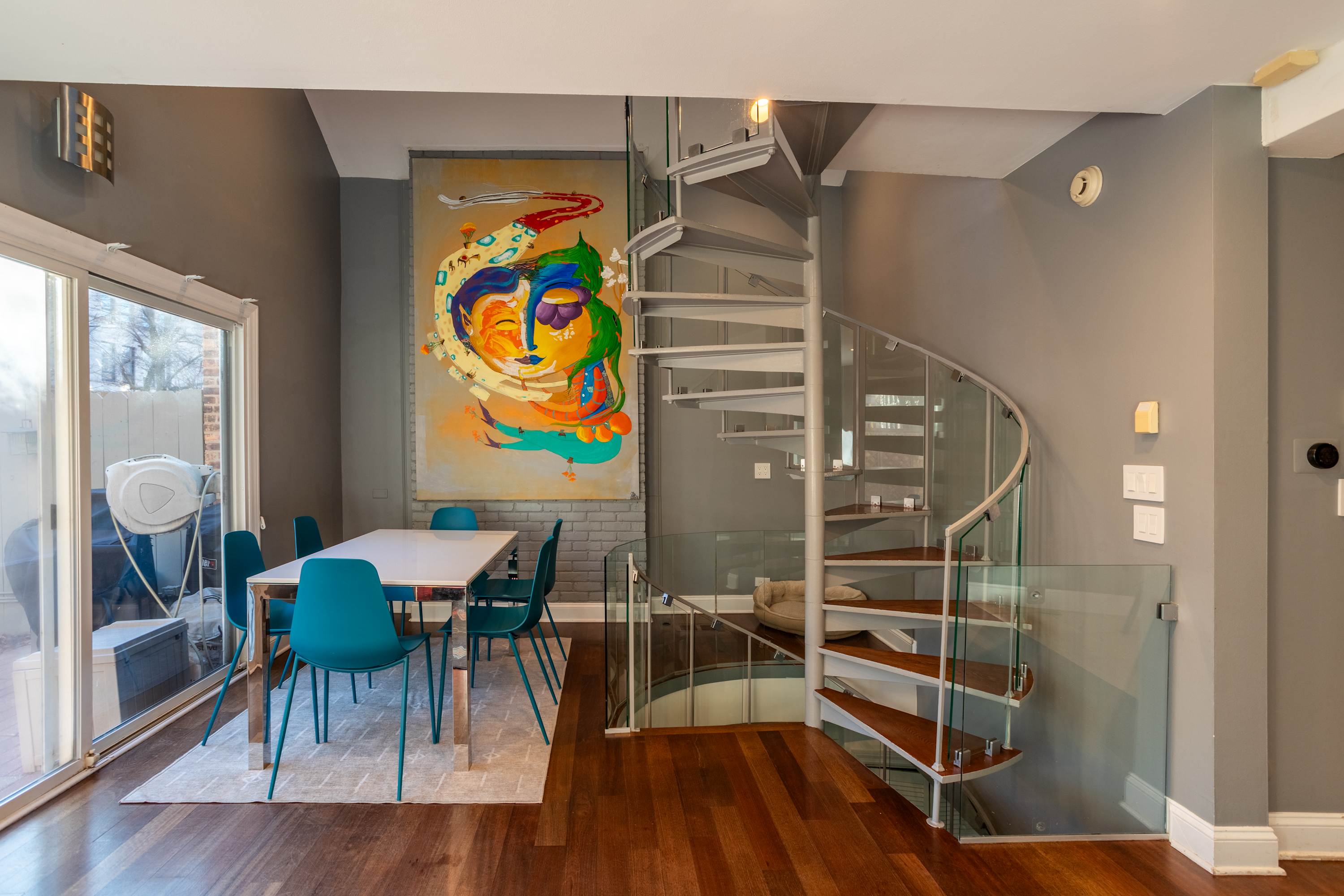 3-Story Townhome, Free Parking, Private Patio, Washer-Dryer