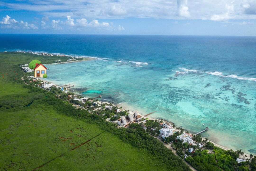 Enjoy a stunning drone view over Tankah Bay, where turquoise sea views meet the vibrant reef barrier—ideal for diving and snorkeling. The area also features Casa Cenote, one of Tulum’s most beautiful cenotes, uniquely known for its rare blend of fres