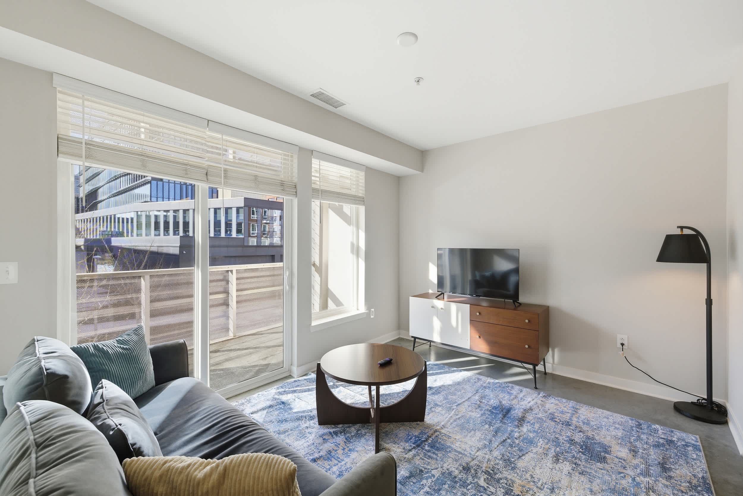 Cozysuites | Modern 1br Monument Circle W/ Parking - 印第安納