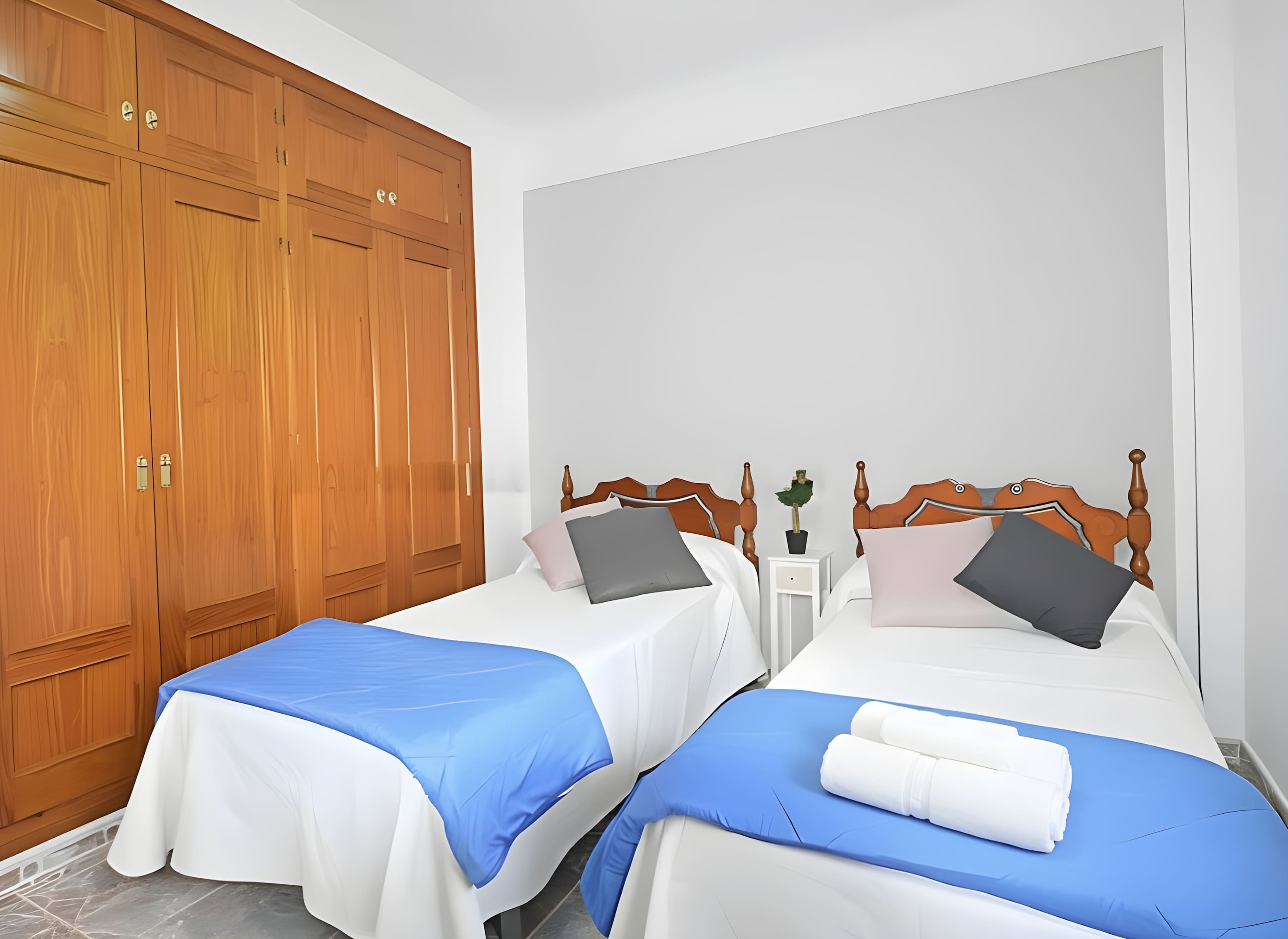 Chalet Vacacional con Piscina Privada y Parking Cerca de la Playa - image 12