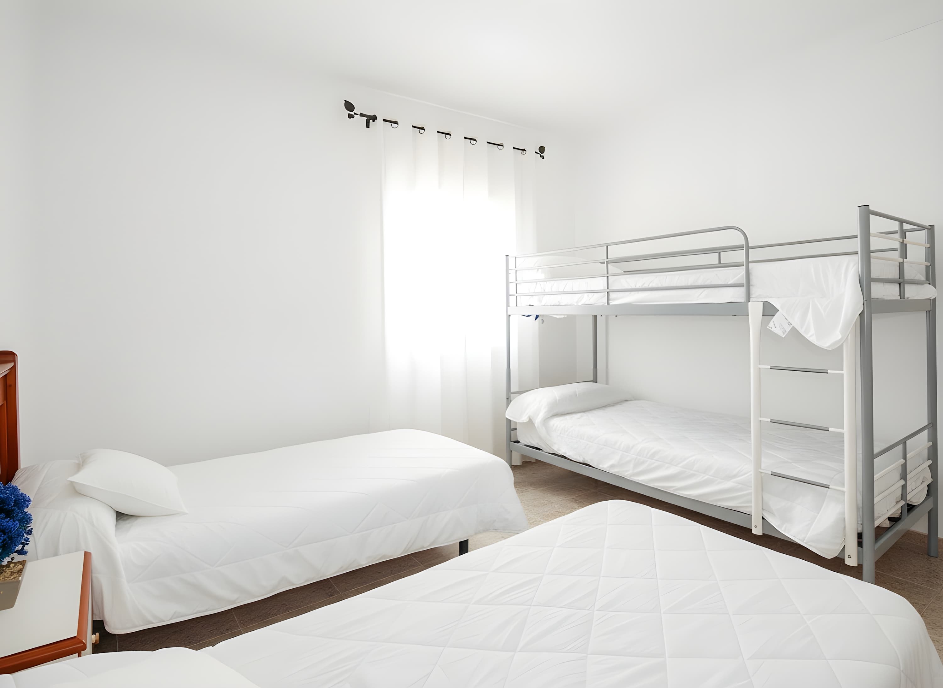 Chalet Vacacional con Piscina Privada y Parking Cerca de la Playa - image 19