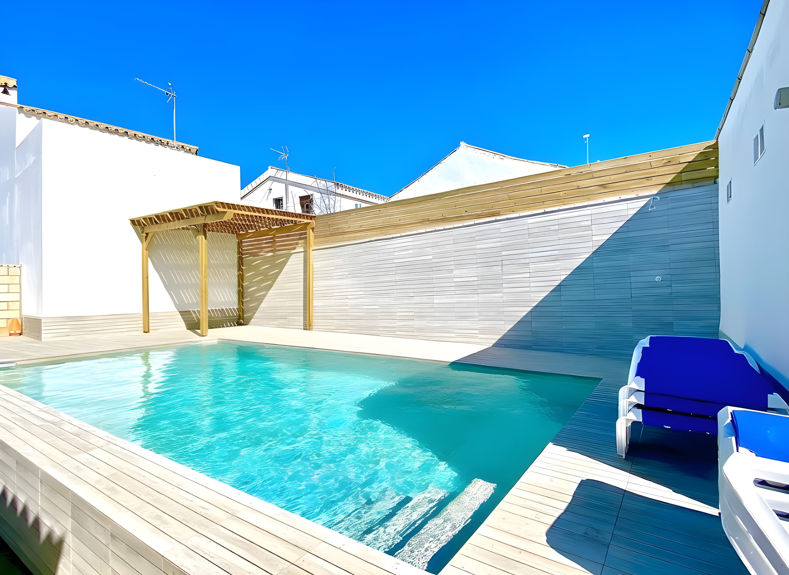 Chalet Vacacional con Piscina Privada y Parking Cerca de la Playa - image 2