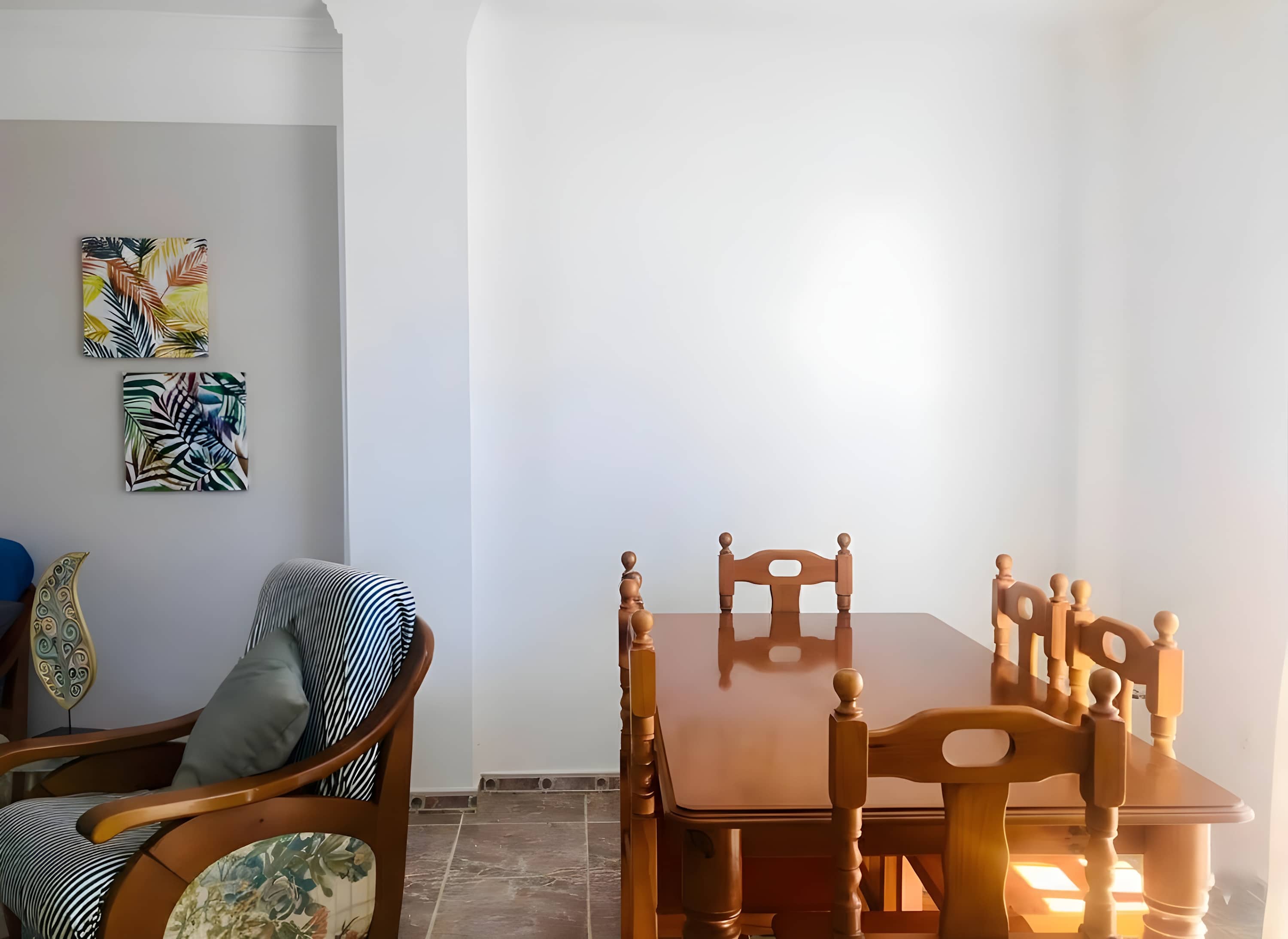 Chalet Vacacional con Piscina Privada y Parking Cerca de la Playa - image 9