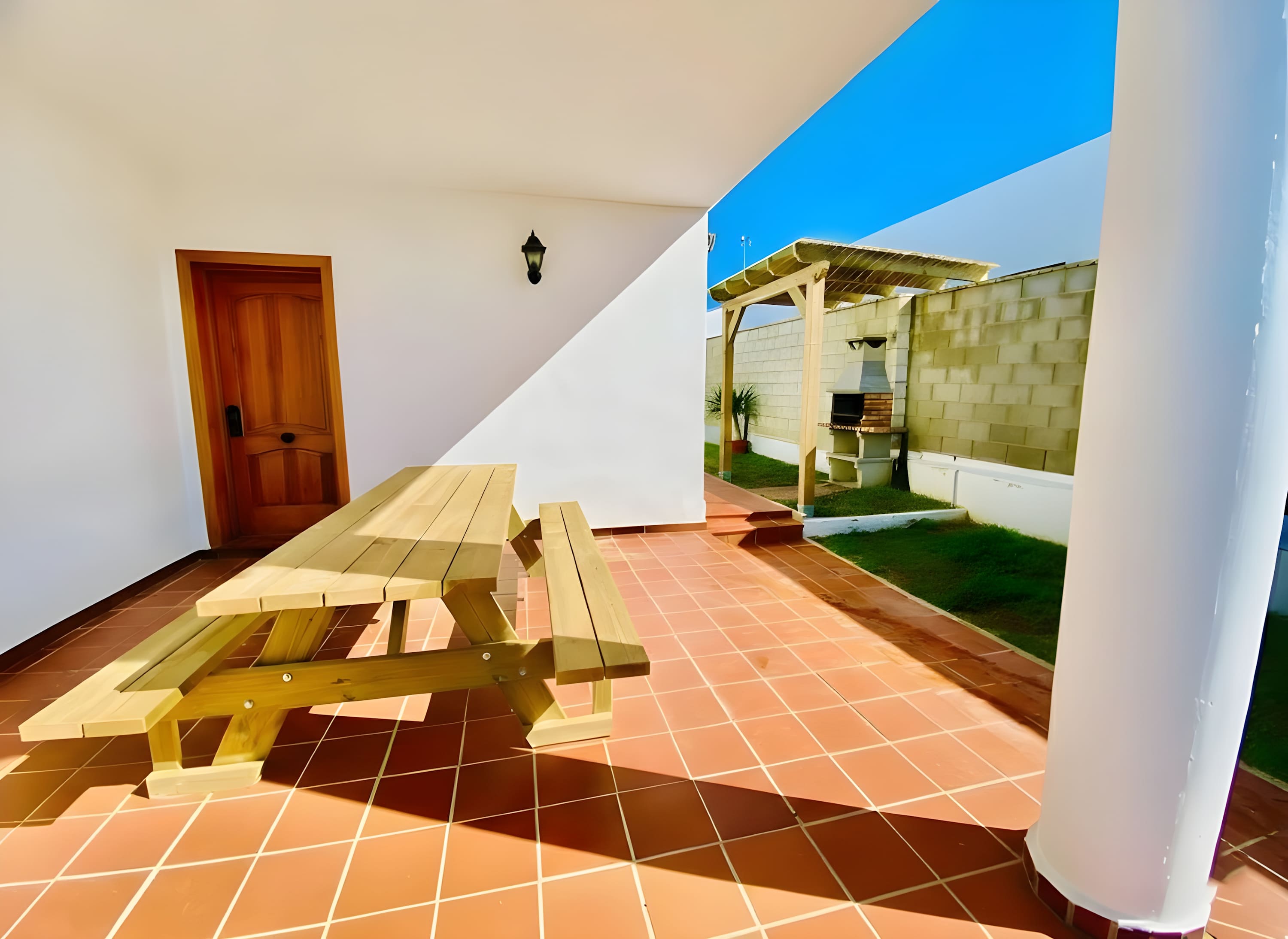 Chalet Vacacional con Piscina Privada y Parking Cerca de la Playa - image 23