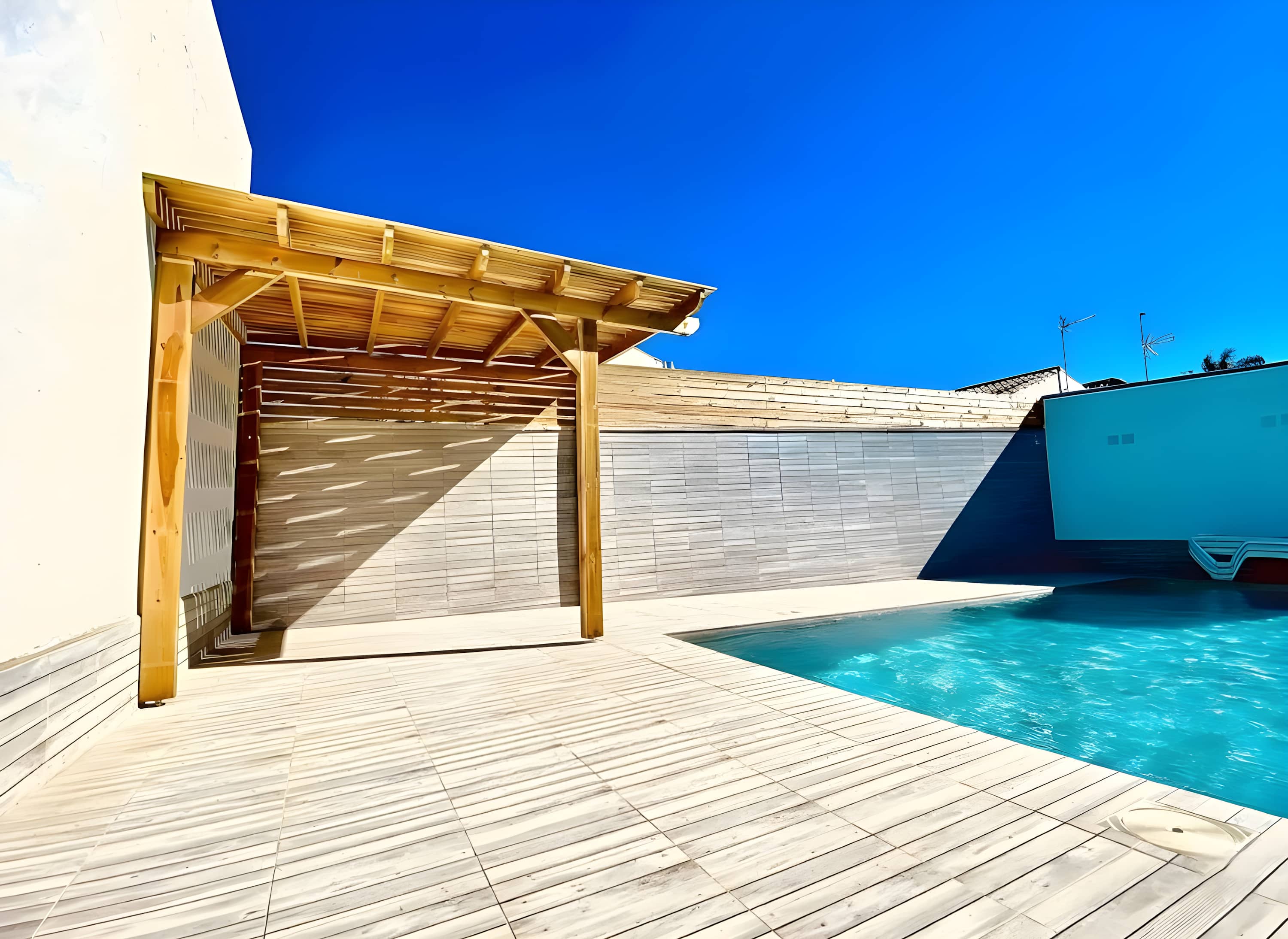 Chalet Vacacional con Piscina Privada y Parking Cerca de la Playa - image 6