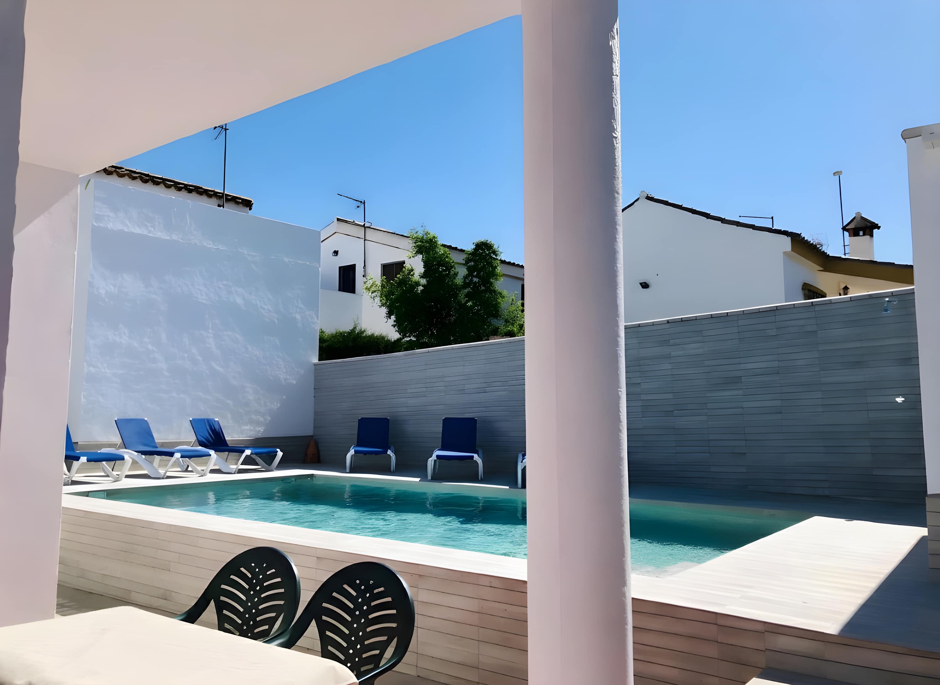 Chalet Vacacional con Piscina Privada y Parking Cerca de la Playa - image 7