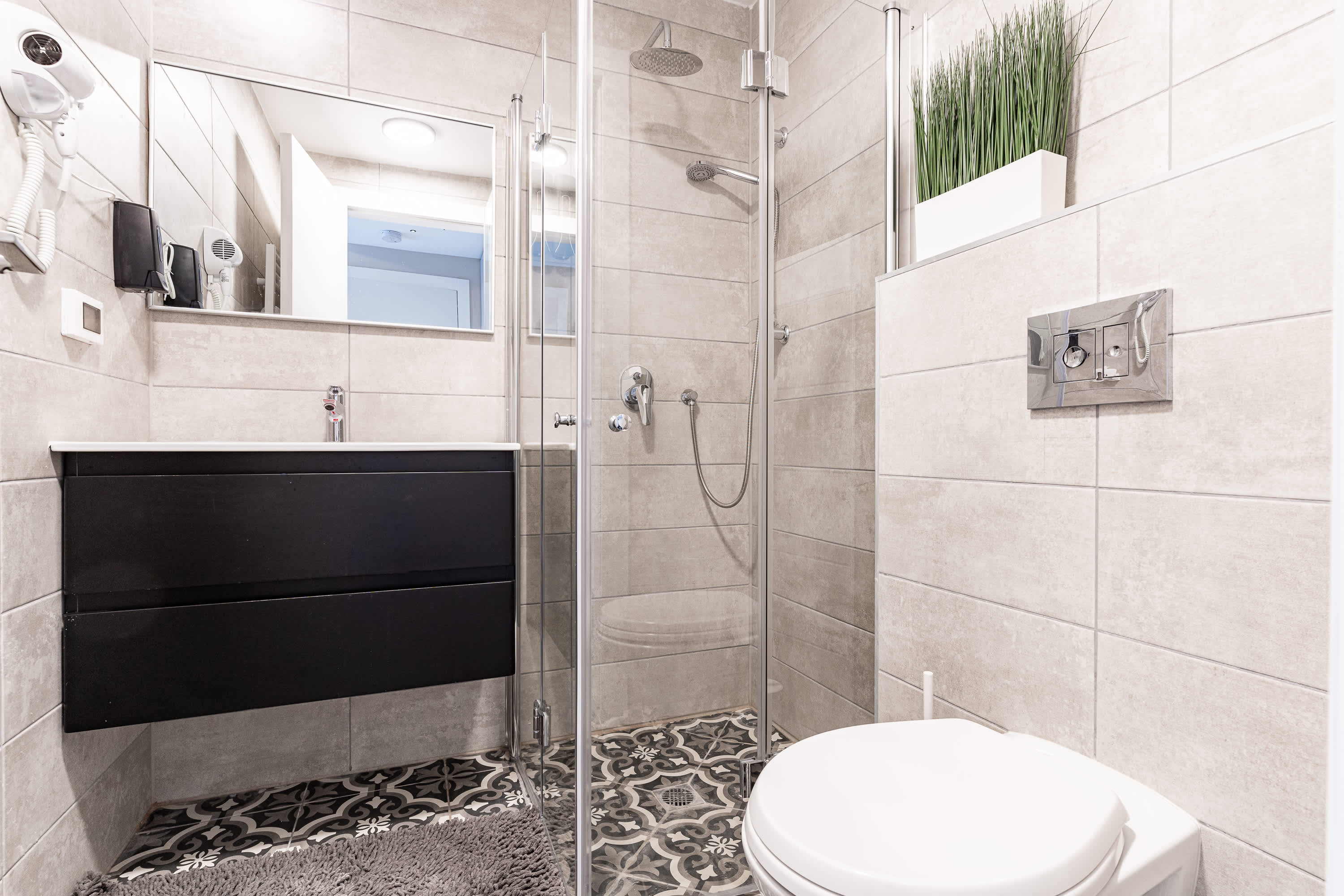 Modern 2BR Apartment with Parking in Prime Downtown Jerusalem photo 15