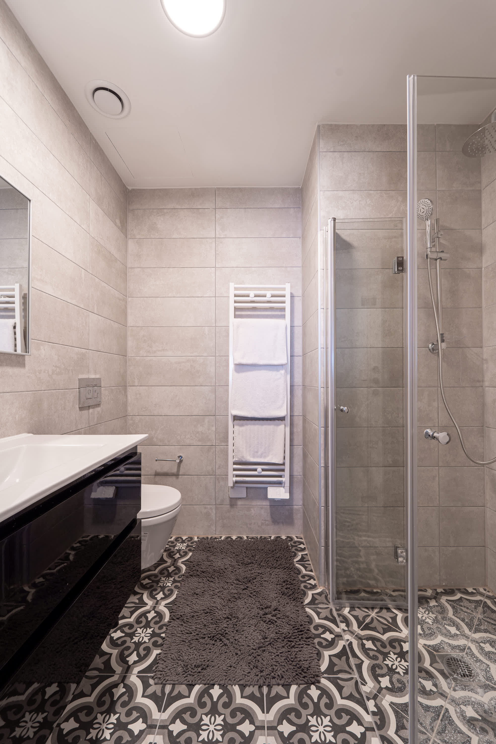Modern 2BR Apartment with Parking in Prime Downtown Jerusalem photo 16