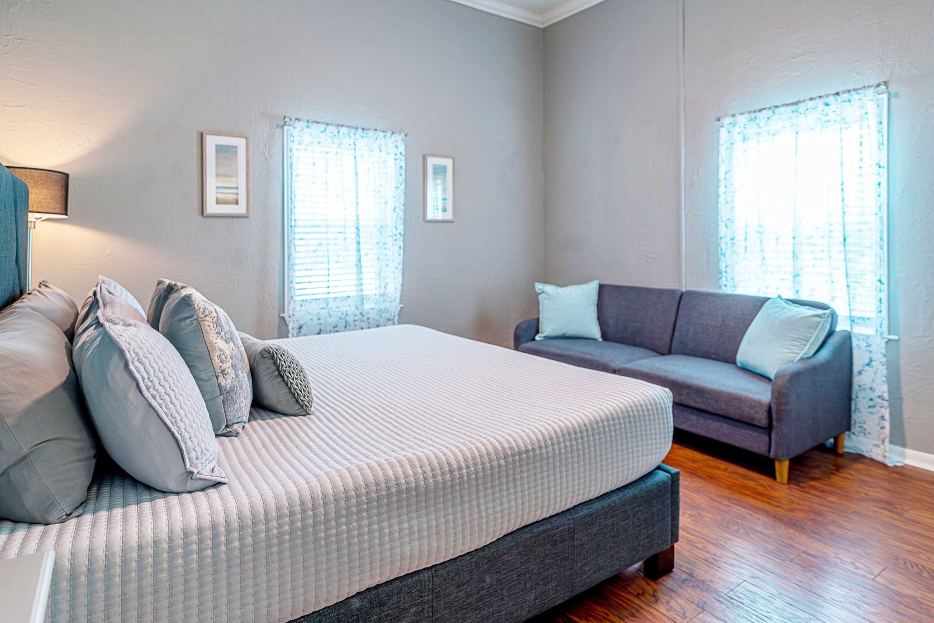 King bedroom plus full sleeper sofa