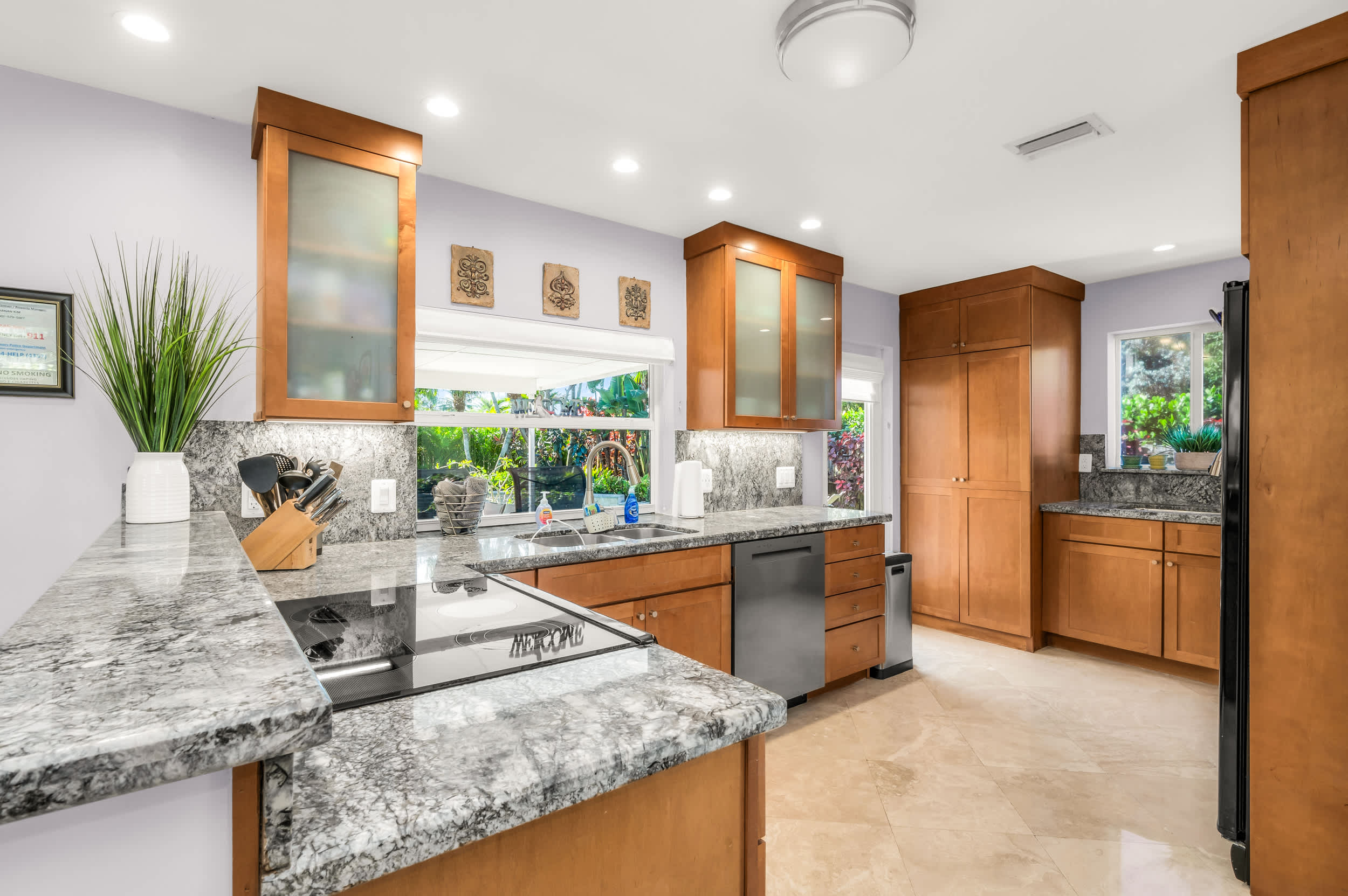 Enchanting Wilton Manors Haven: Outdoor Oasis