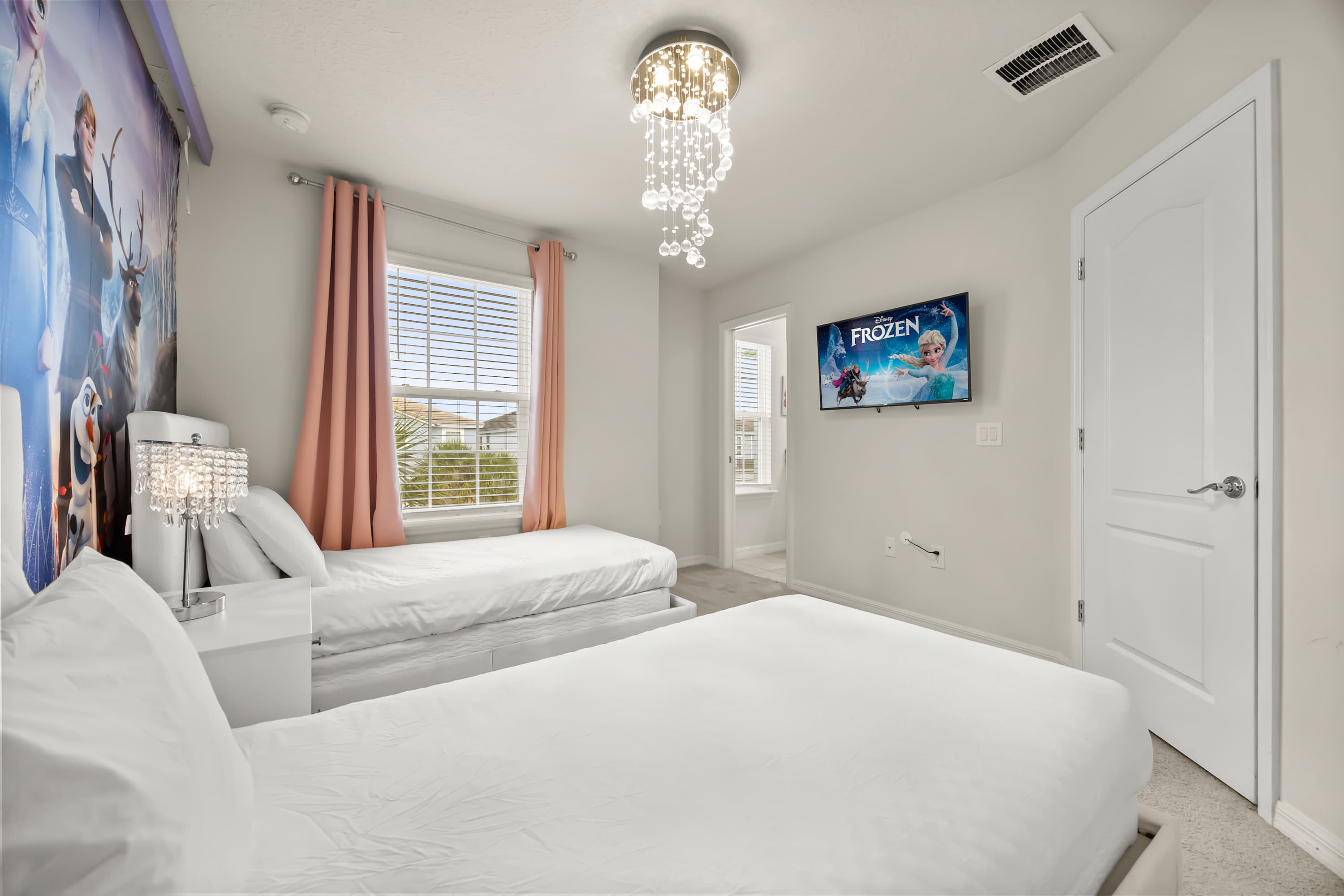 Children's frozen bedroom with a smart TV 