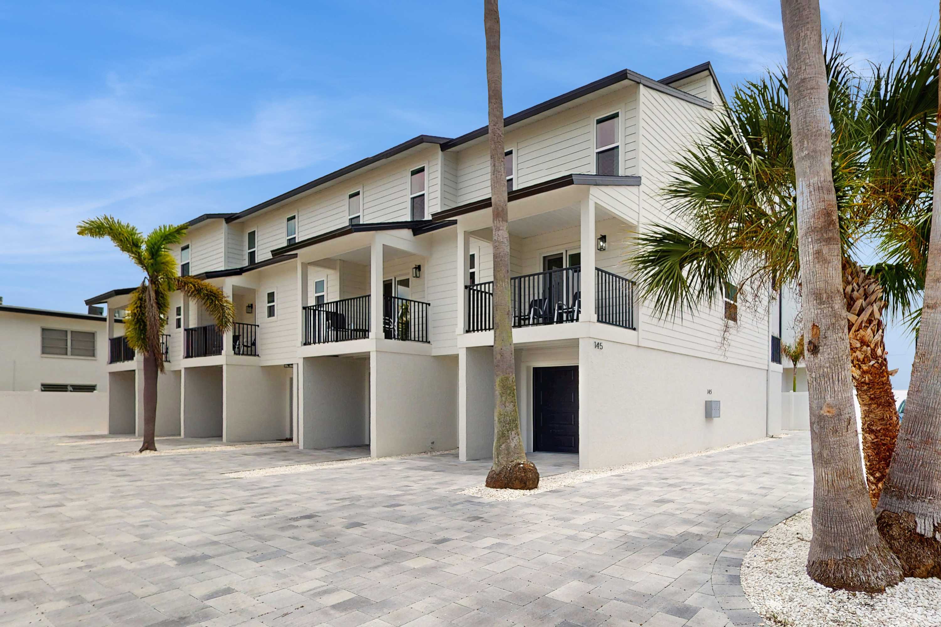4 Dog-Friendly Homes | Sleeps 24 | Walk to Beach — Treasure Island, FL — vacation rental