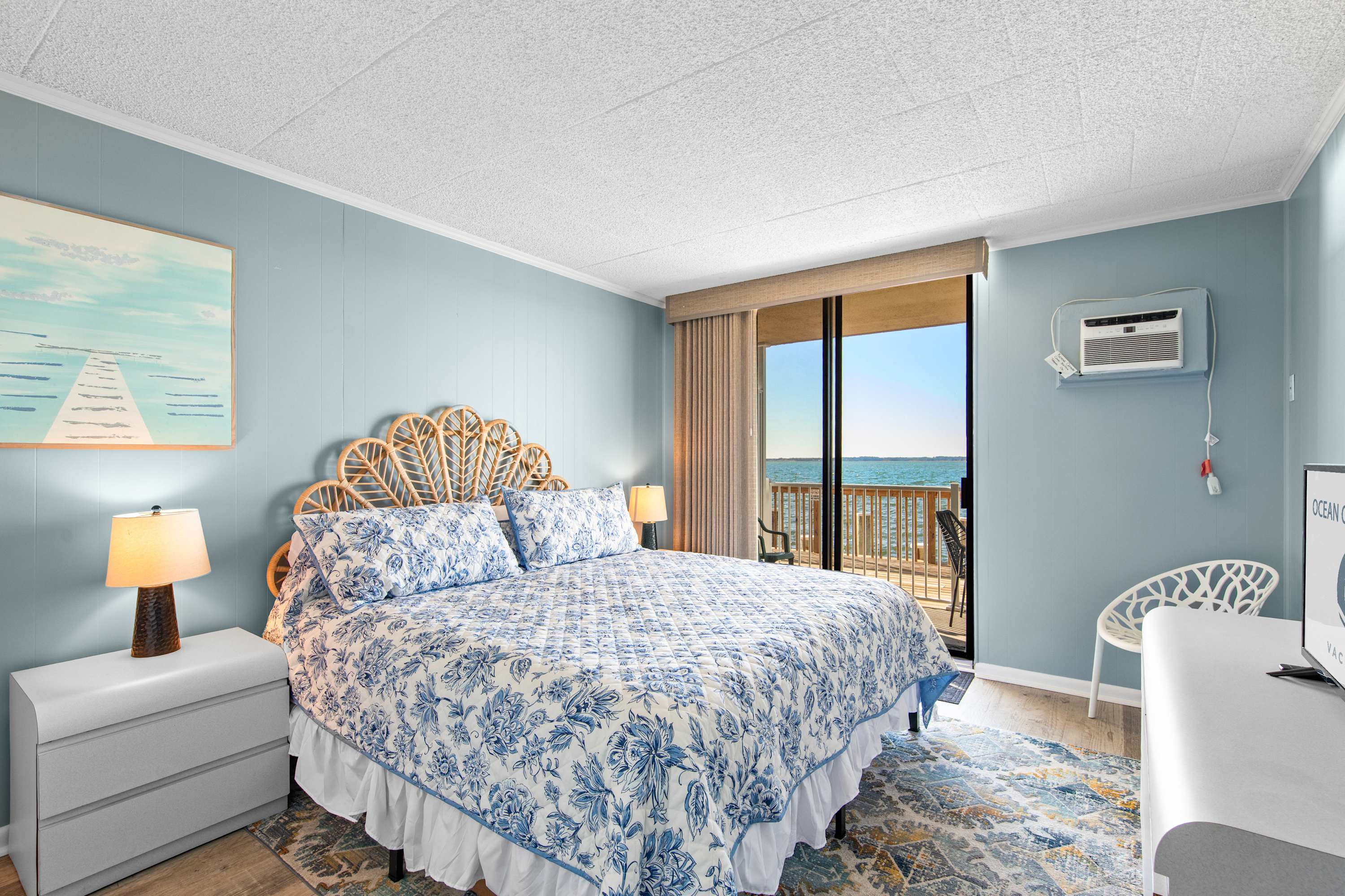 Bayfront Beauty - Shipwreck 102