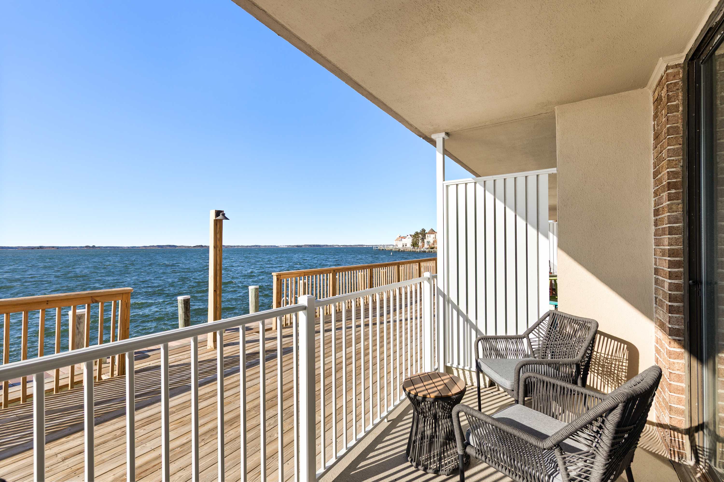 Bayfront Beauty - Shipwreck 102