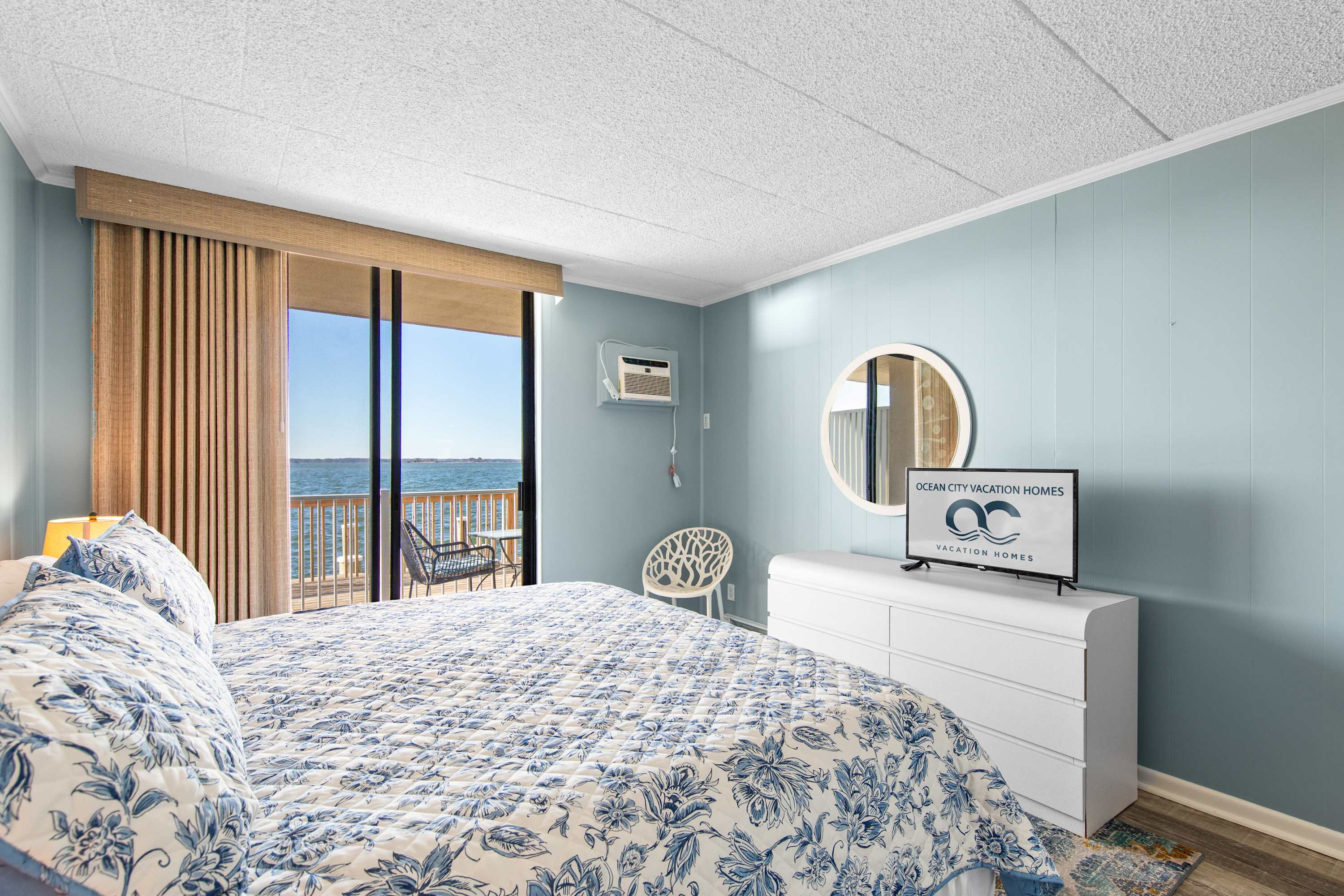 Bayfront Beauty - Shipwreck 102