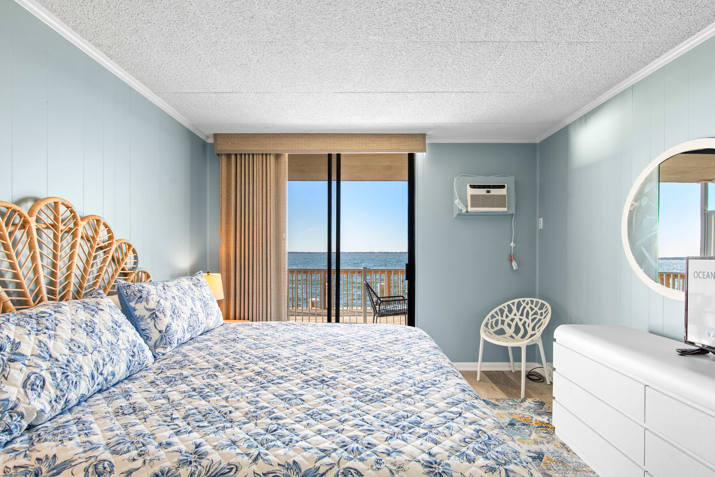 Bayfront Beauty - Shipwreck 102