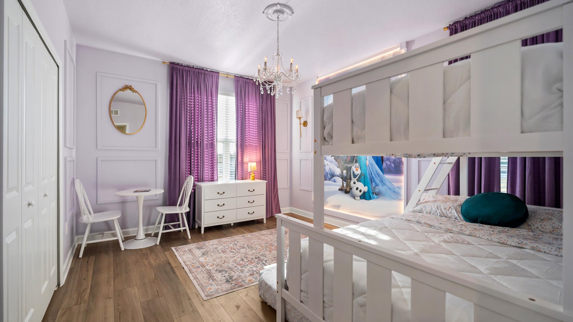 Family-friendly bunk bedroom – Spacious layout ideal for children, offering both comfort and fun.