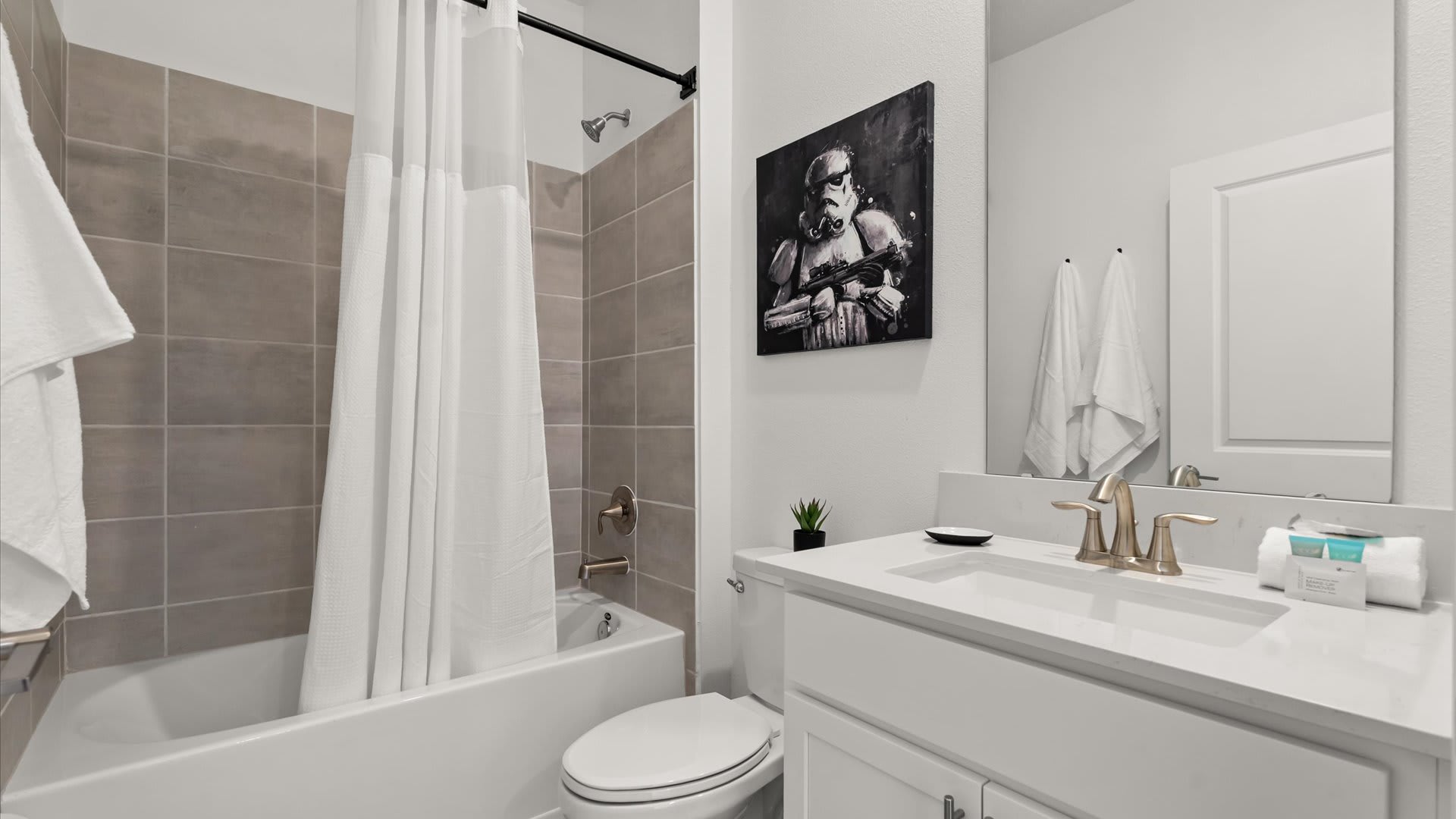 En-suite bathroom – Spotlessly clean with modern fixtures and hotel-style comforts