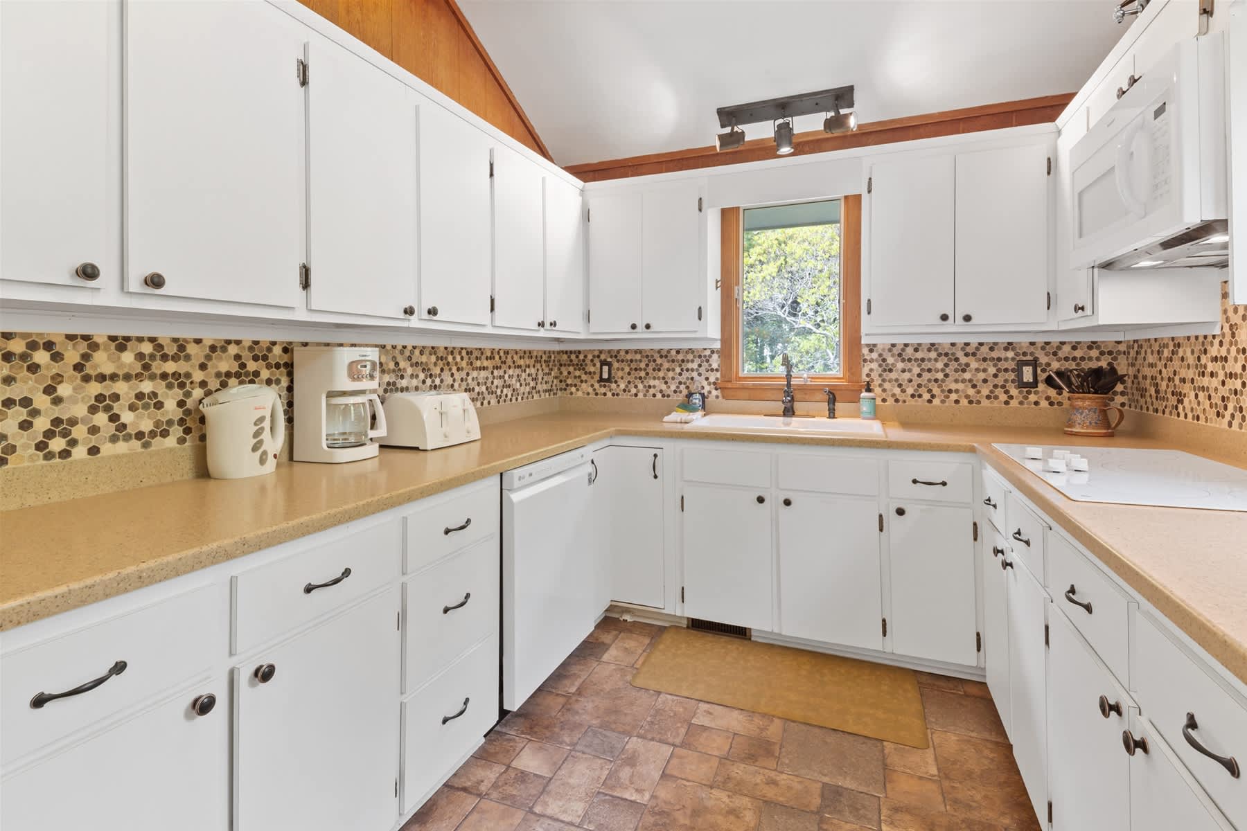 Beautiful Secluded North Truro Home with Private Association Beach Access and Parking 3