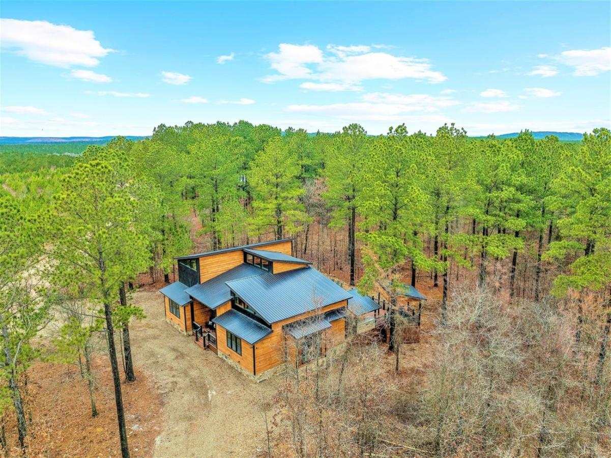 Luxury Cabin / Hot tub / Pro Interior Design — Broken Bow, OK — vacation rental