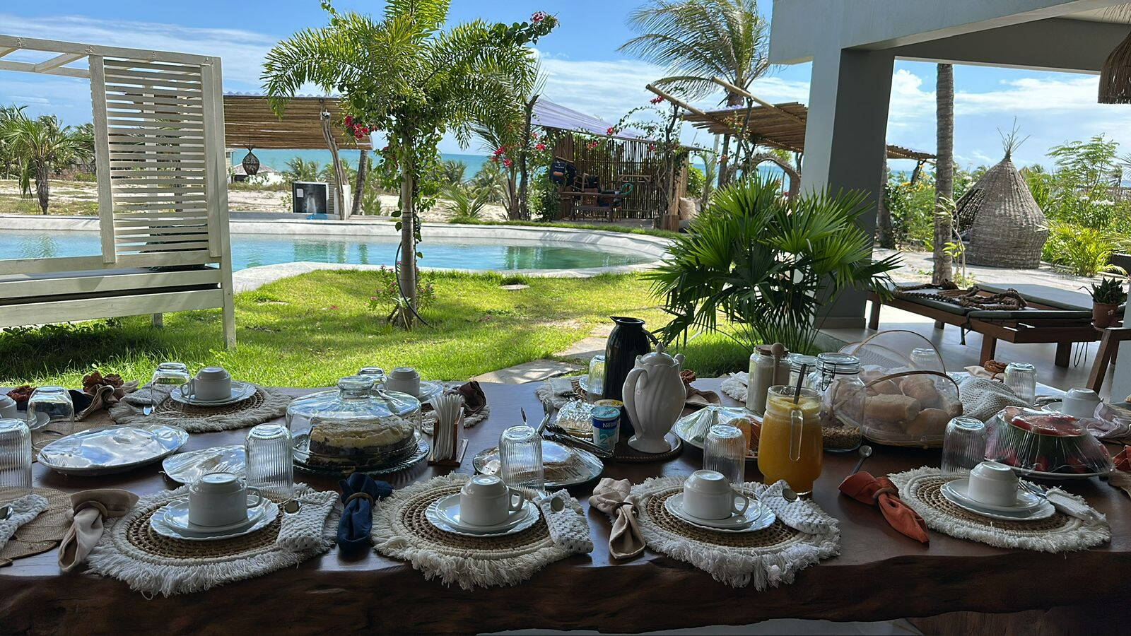 Exclusive Beachfront Villa CEA049