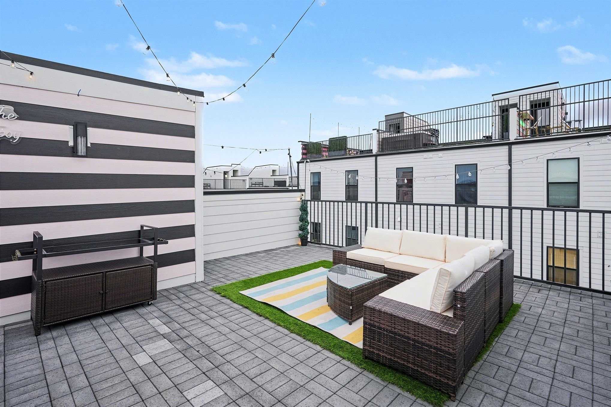 Rooftop Rendezvous - Sleeps 12, Rooftop Near DT