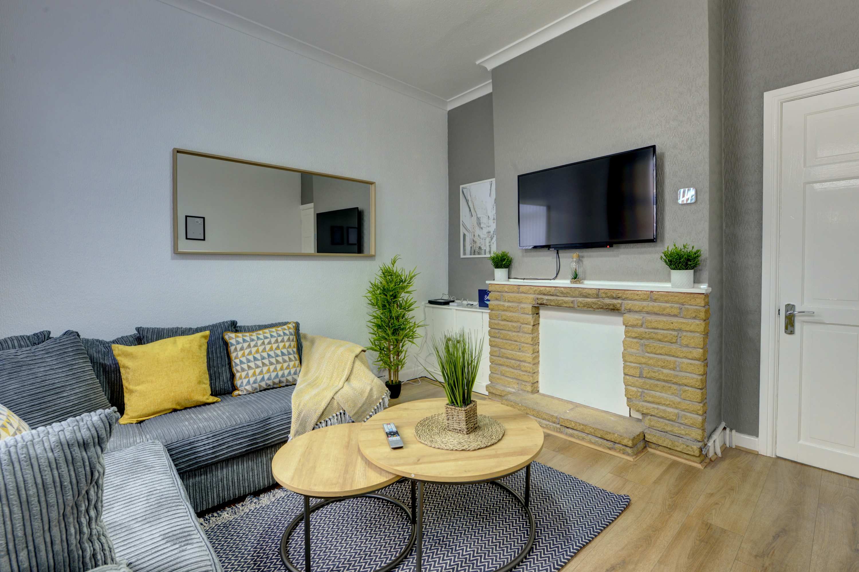 Cosy 2 Bedroom 4 Beds w/ Parking near City Centre in Argyll Street 39 CV2 4FJ - Property image 17 - VivreStays