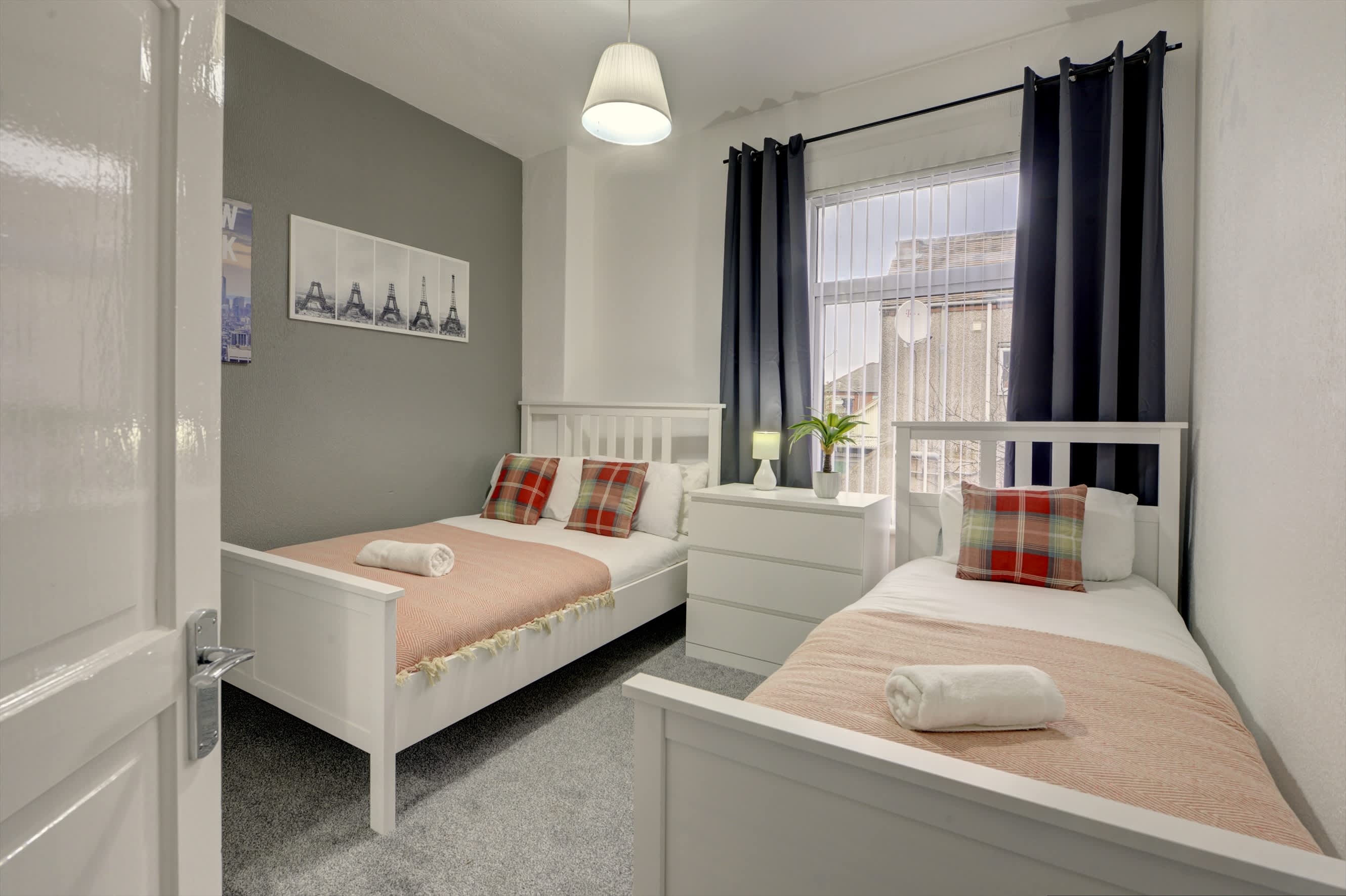 Cosy 2 Bedroom 4 Beds w/ Parking near City Centre in Argyll Street 39 CV2 4FJ - Property image 18 - VivreStays