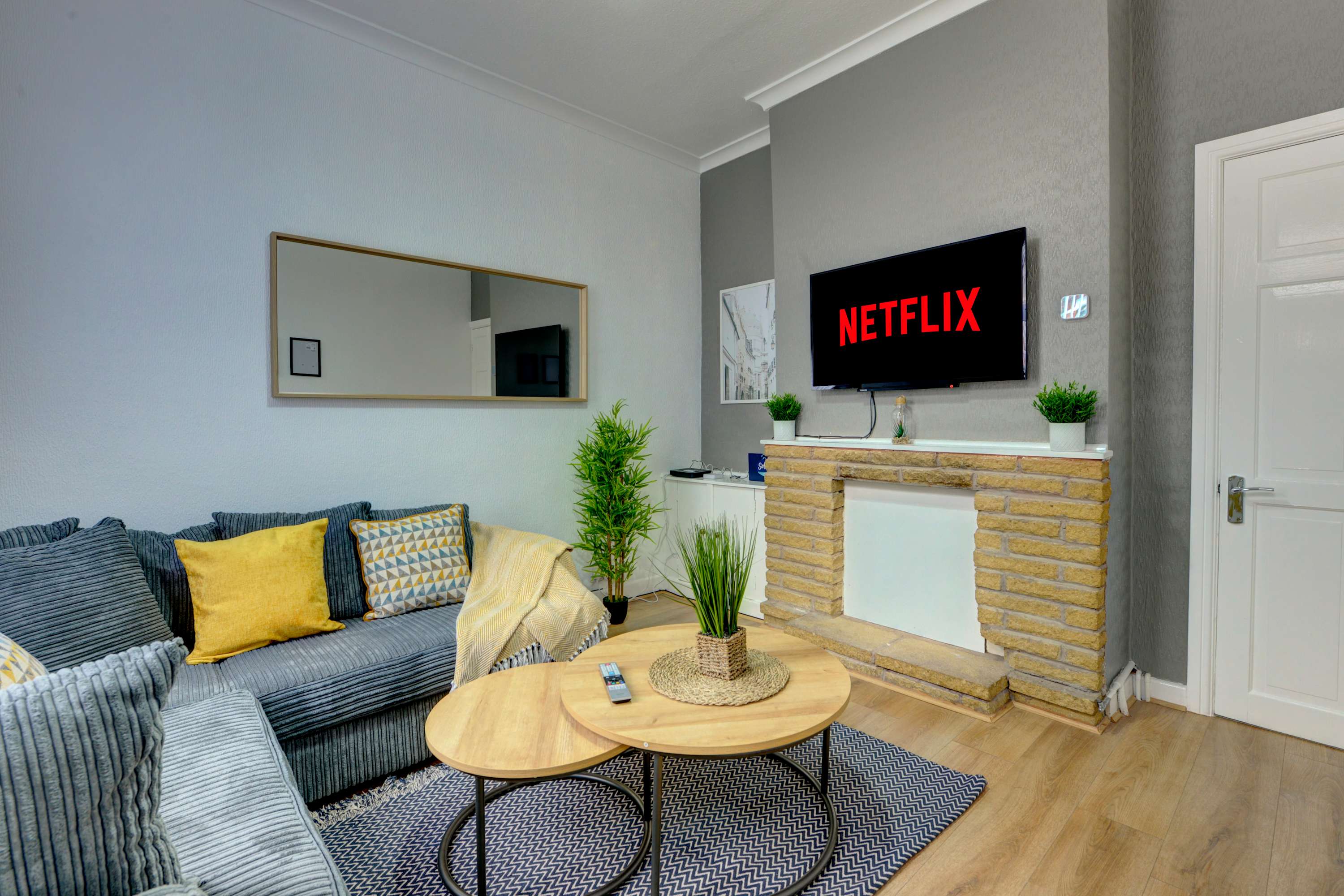 Cosy 2 Bedroom 4 Beds w/ Parking near City Centre in Argyll Street 39 CV2 4FJ - Property image 19 - VivreStays