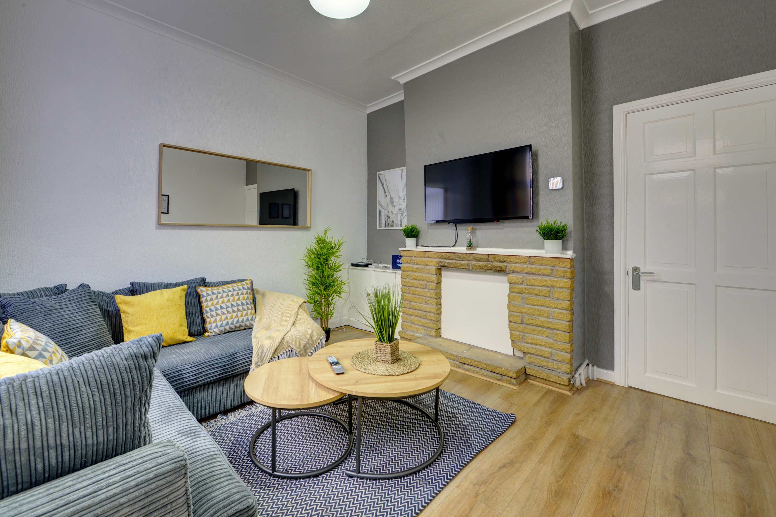 Cosy 2 Bedroom 4 Beds w/ Parking near City Centre in Argyll Street 39 CV2 4FJ - Property image 21 - VivreStays