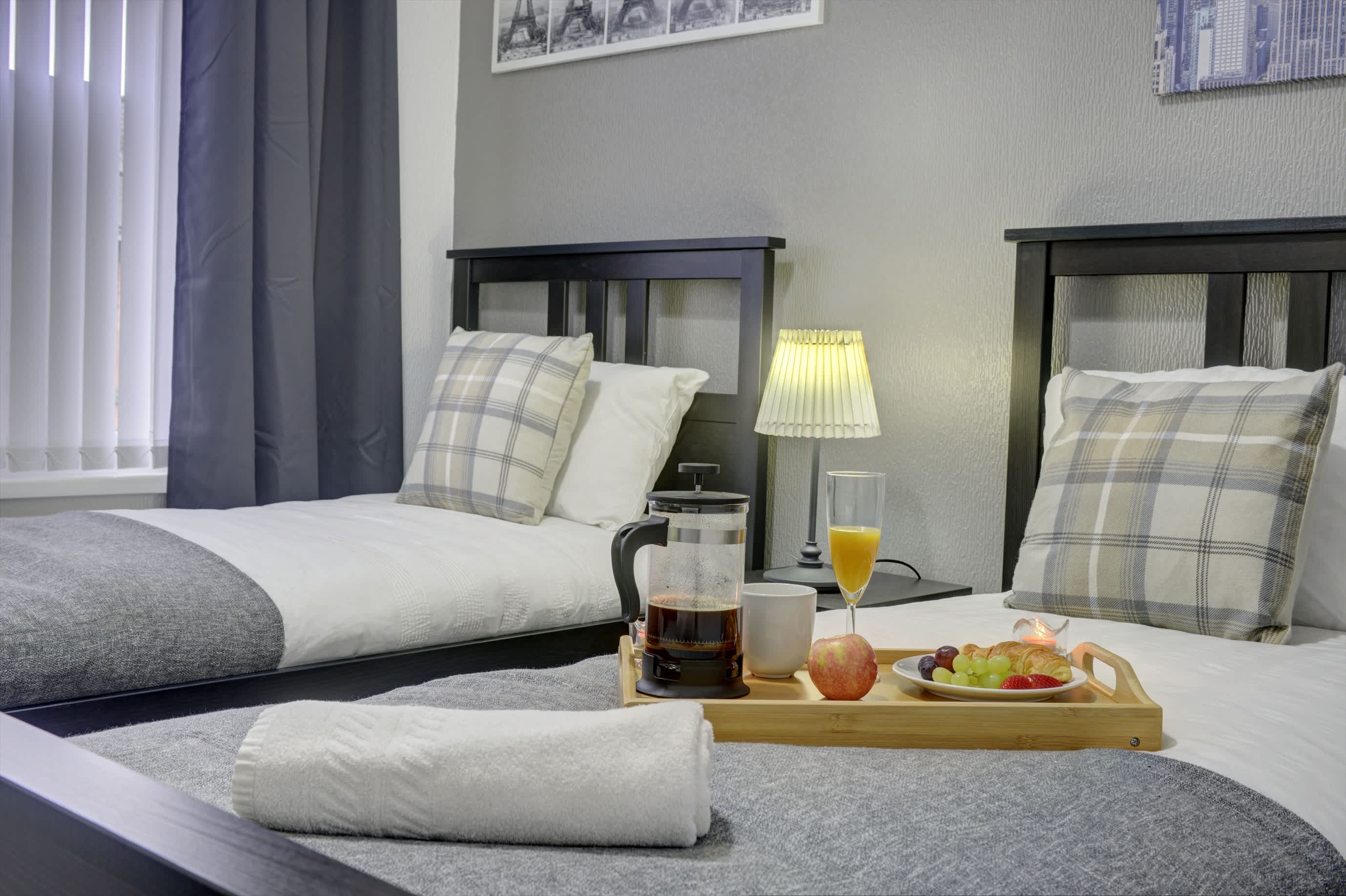 Cosy 2 Bedroom 4 Beds w/ Parking near City Centre in Argyll Street 39 CV2 4FJ - Property image 36 - VivreStays