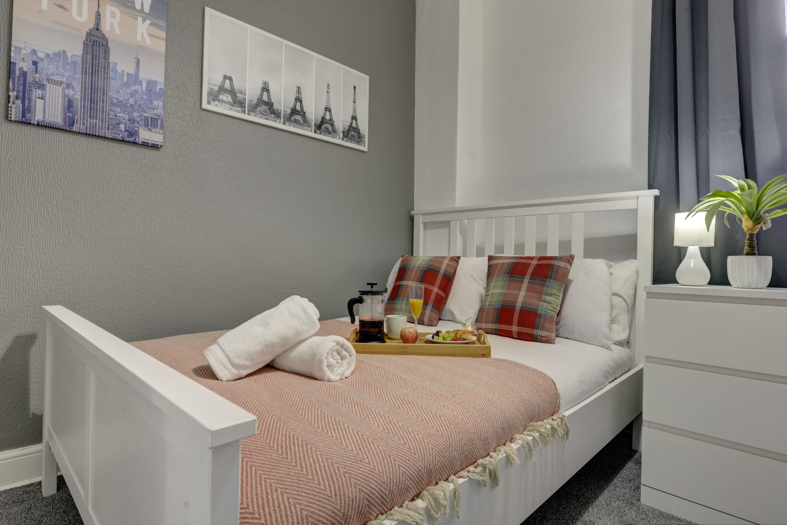 Cosy 2 Bedroom 4 Beds w/ Parking near City Centre in Argyll Street 39 CV2 4FJ - Property image 33 - VivreStays