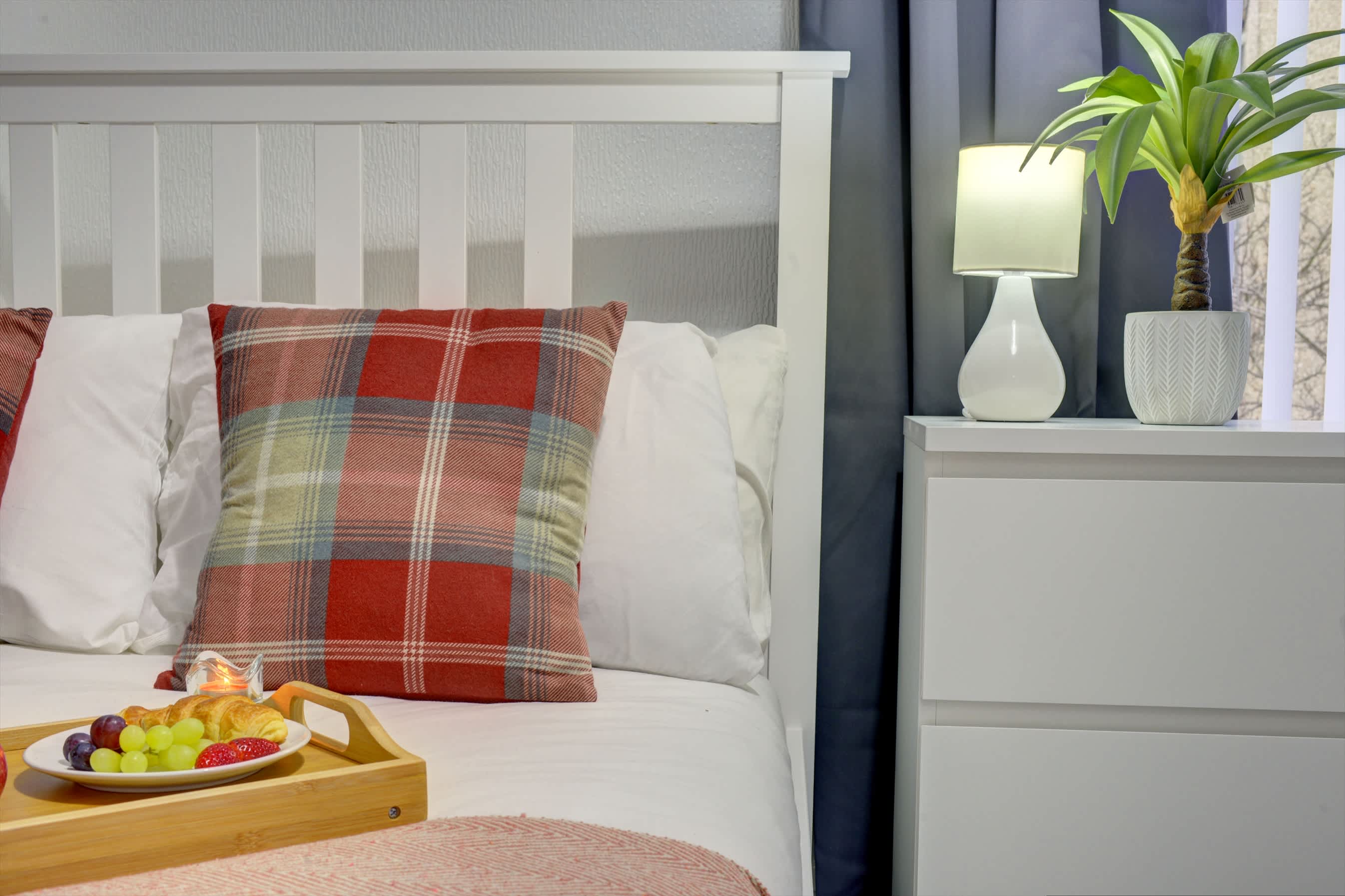 Cosy 2 Bedroom 4 Beds w/ Parking near City Centre in Argyll Street 39 CV2 4FJ - Property image 39 - VivreStays