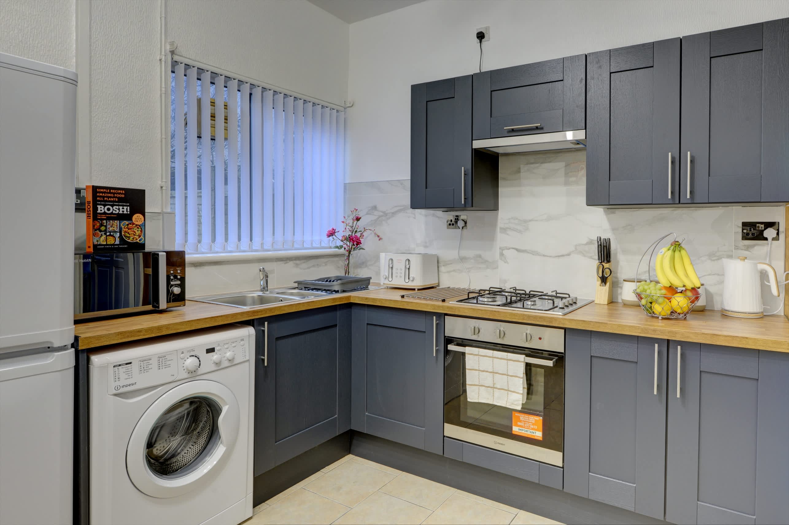 Cosy 2 Bedroom 4 Beds w/ Parking near City Centre in Argyll Street 39 CV2 4FJ - Property image 47 - VivreStays