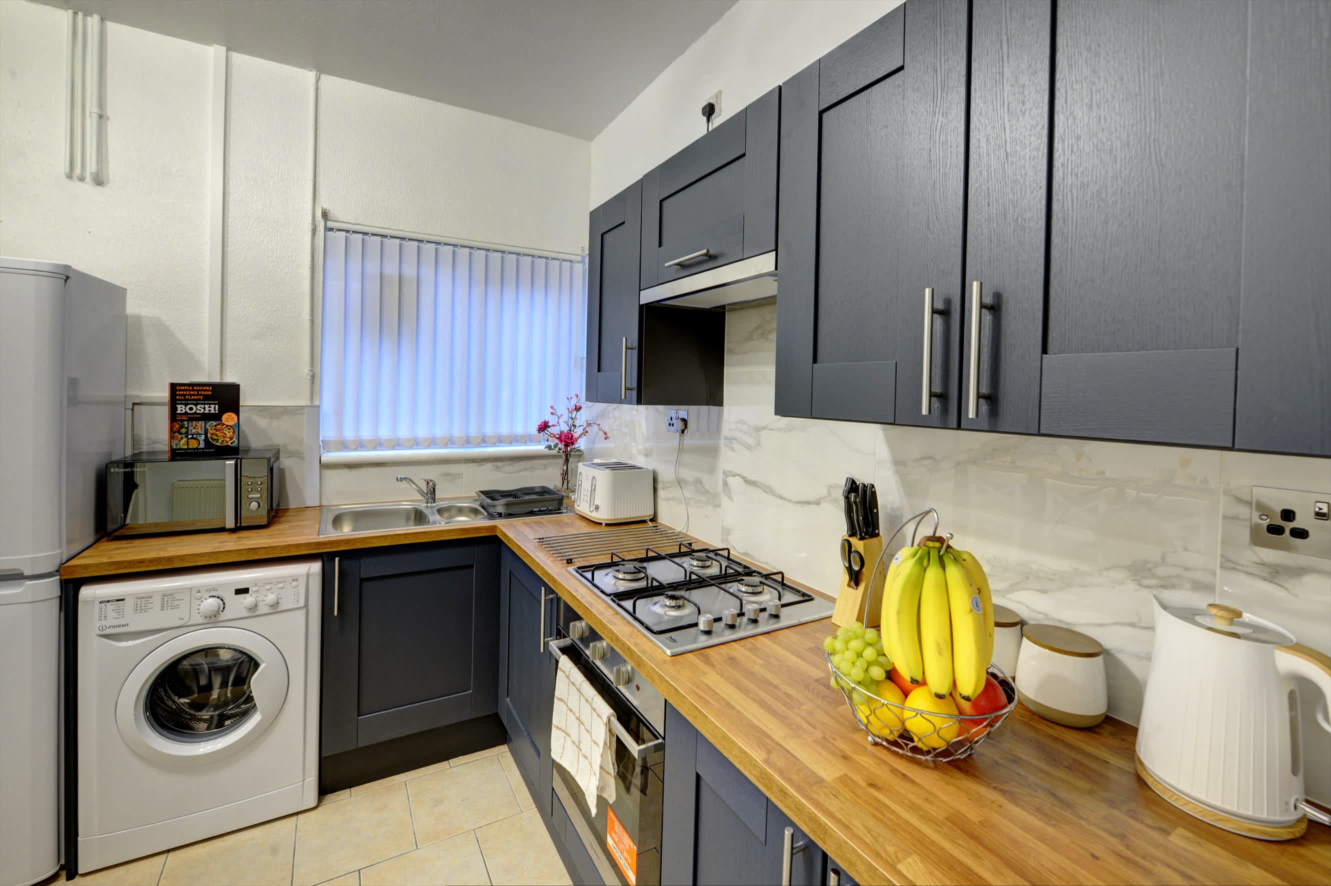 Cosy 2 Bedroom 4 Beds w/ Parking near City Centre in Argyll Street 39 CV2 4FJ - Property image 51 - VivreStays