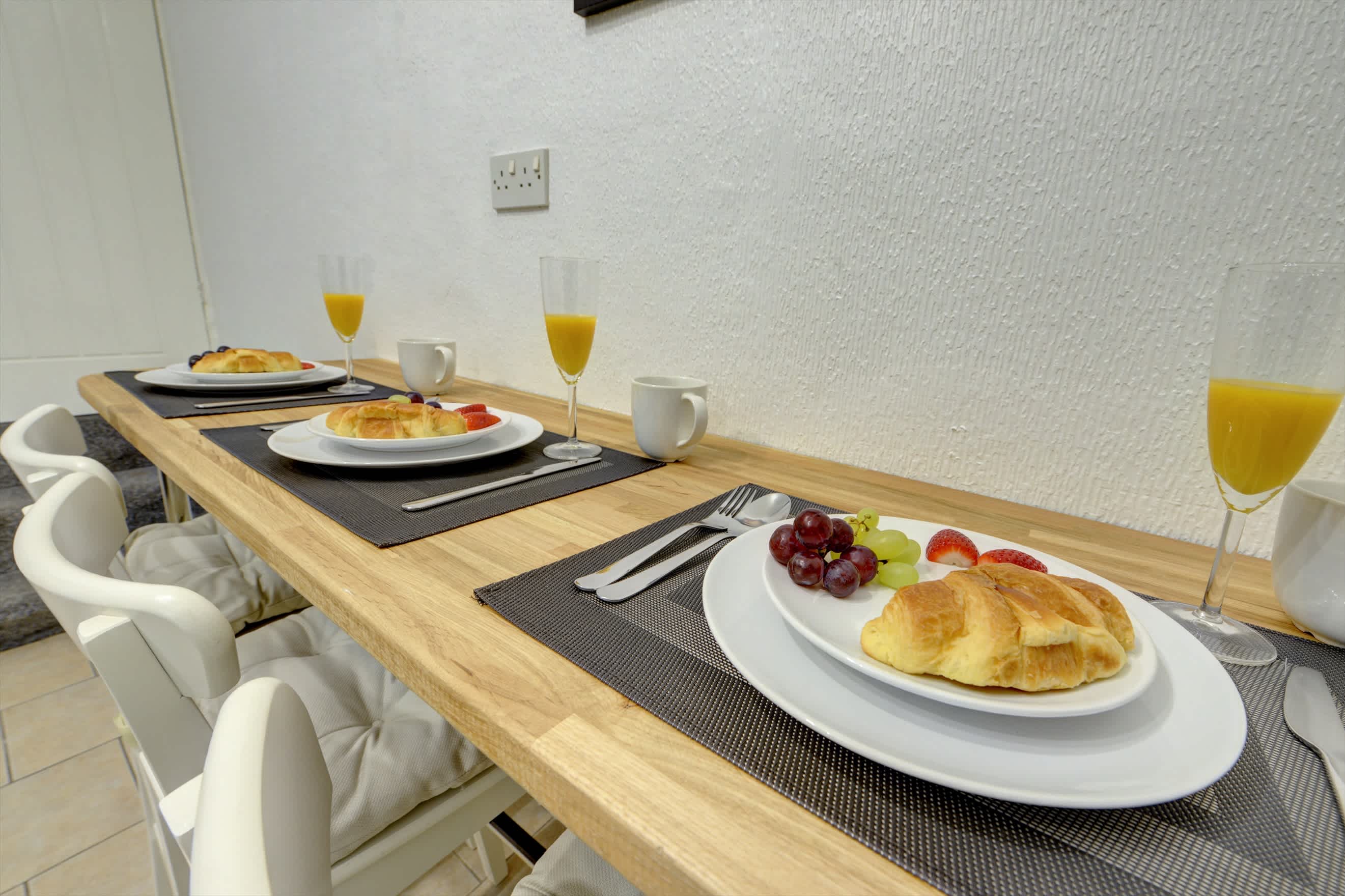 Cosy 2 Bedroom 4 Beds w/ Parking near City Centre in Argyll Street 39 CV2 4FJ - Property image 55 - VivreStays